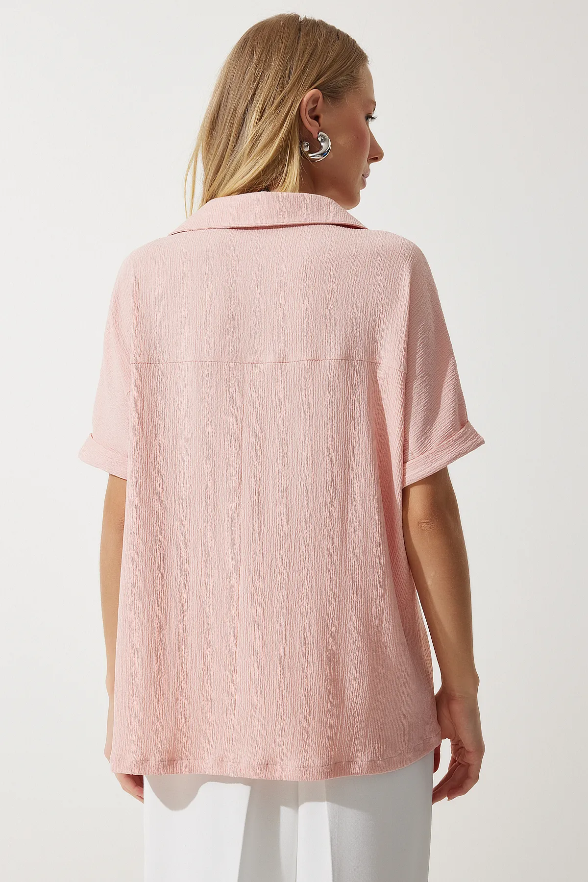 Happiness İstanbul  Hellrosa gestrickte Crinkle-Bluse mit Rollkragen für Damen DD01299