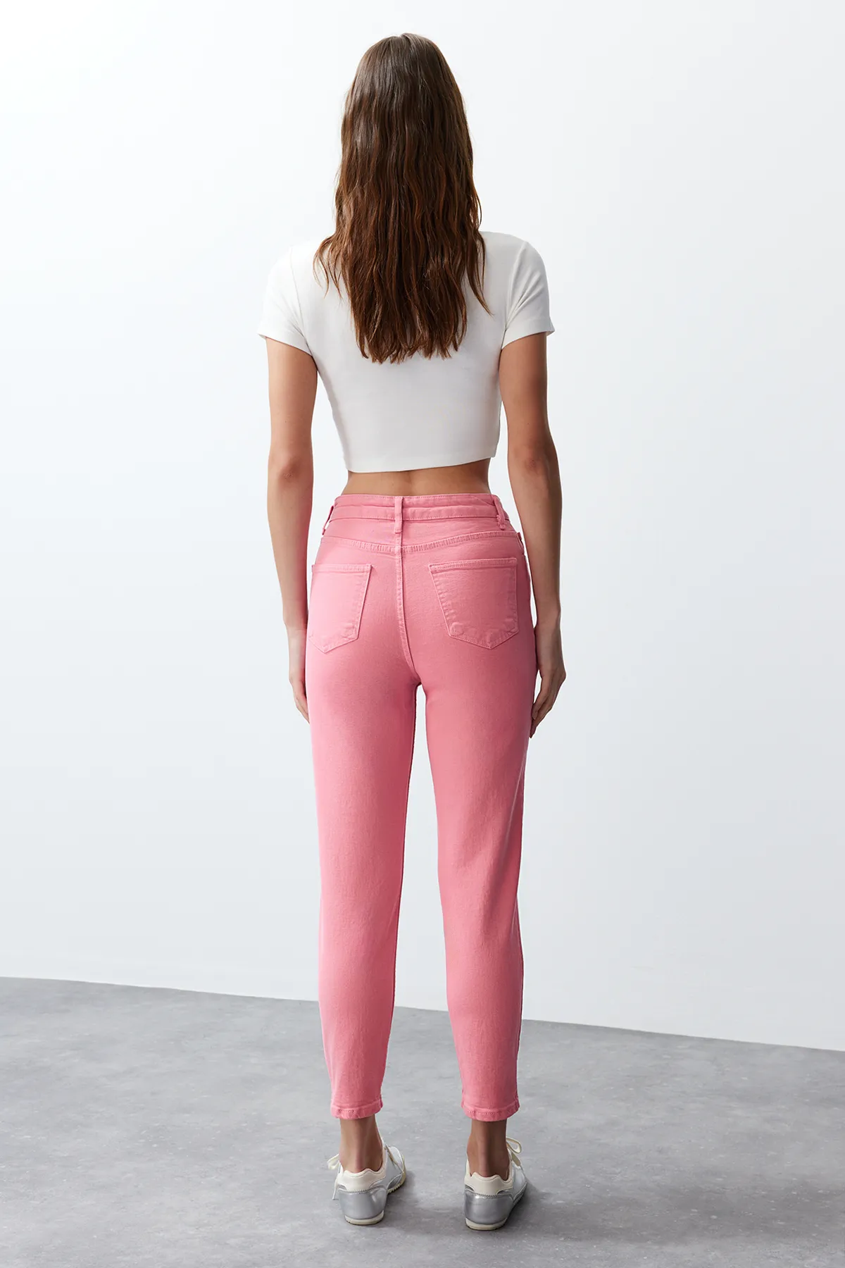 Trendyol Collection  Rosa Mom-Jeans mit hoher Taille TWOSS24JE00229
