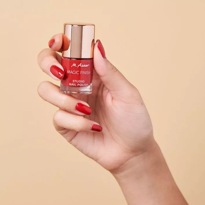 MAGIC FINISH Nagellack: Studio Nail Polish