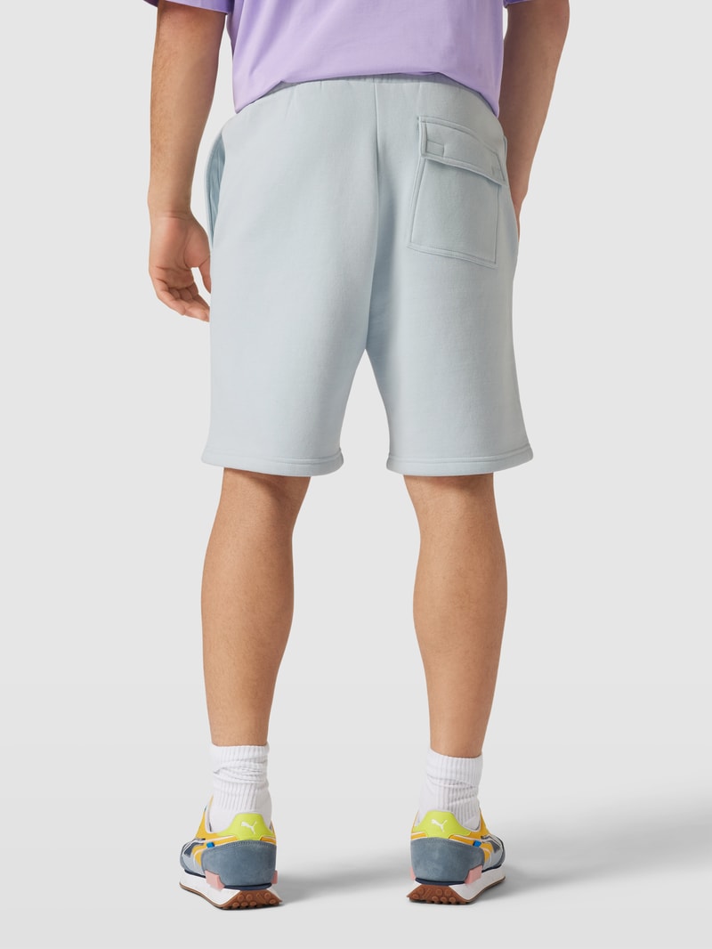 Sweatshorts mit elastischem Bund in hellblau