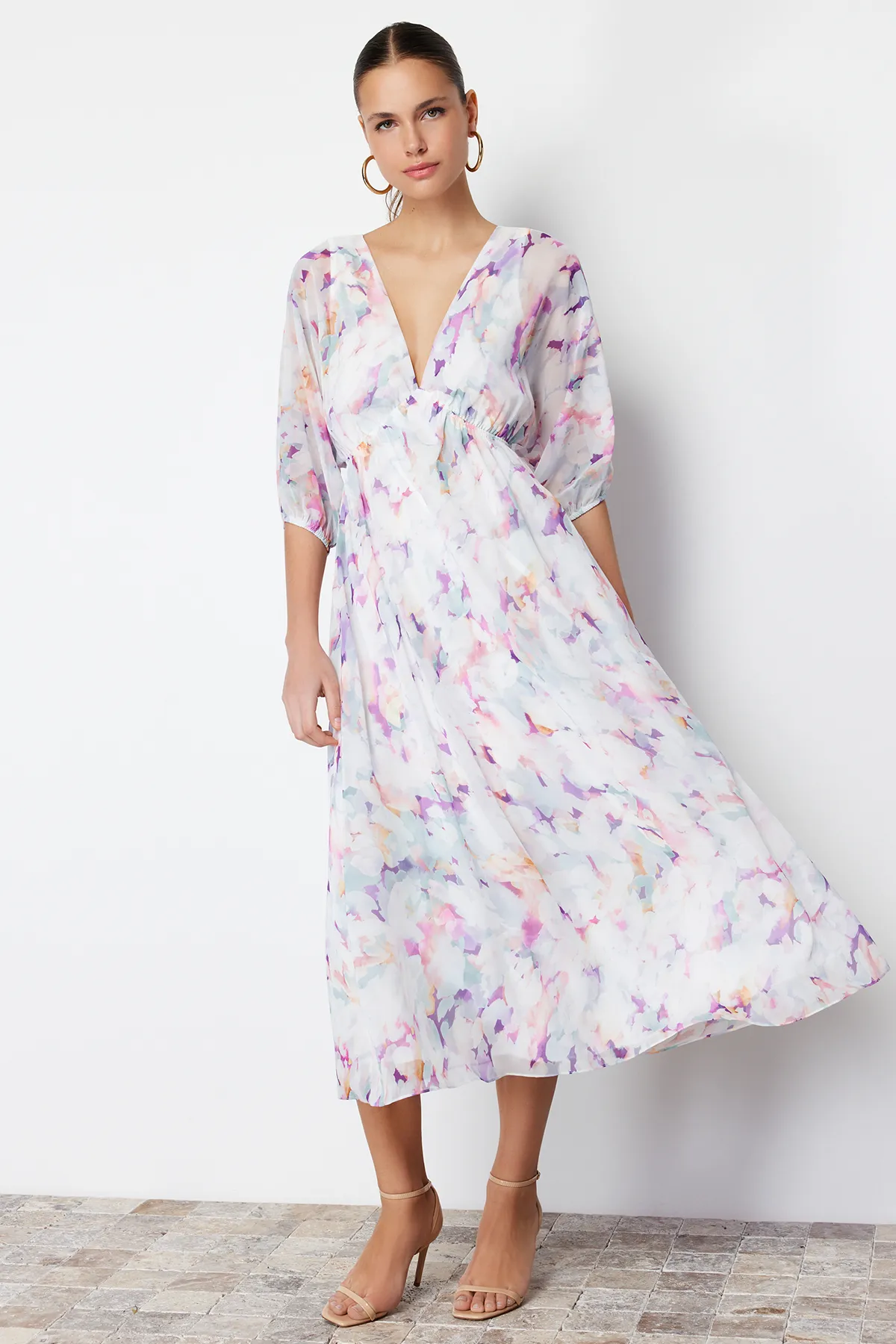Trendyol Collection  Ecru, abstrakt gemustertes A-Linien-Maxikleid aus Chiffon mit Futter TWOSS24EL00611