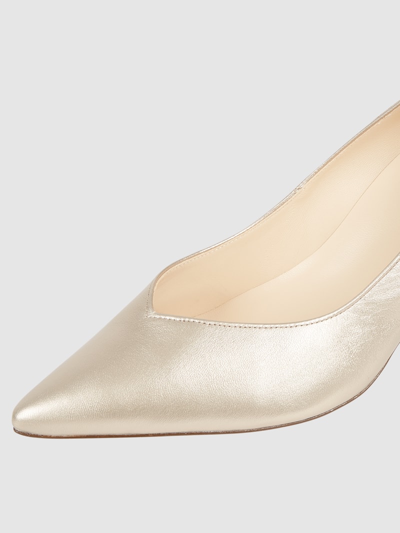 Pumps aus Leder mit Pfennigabsatz in gold