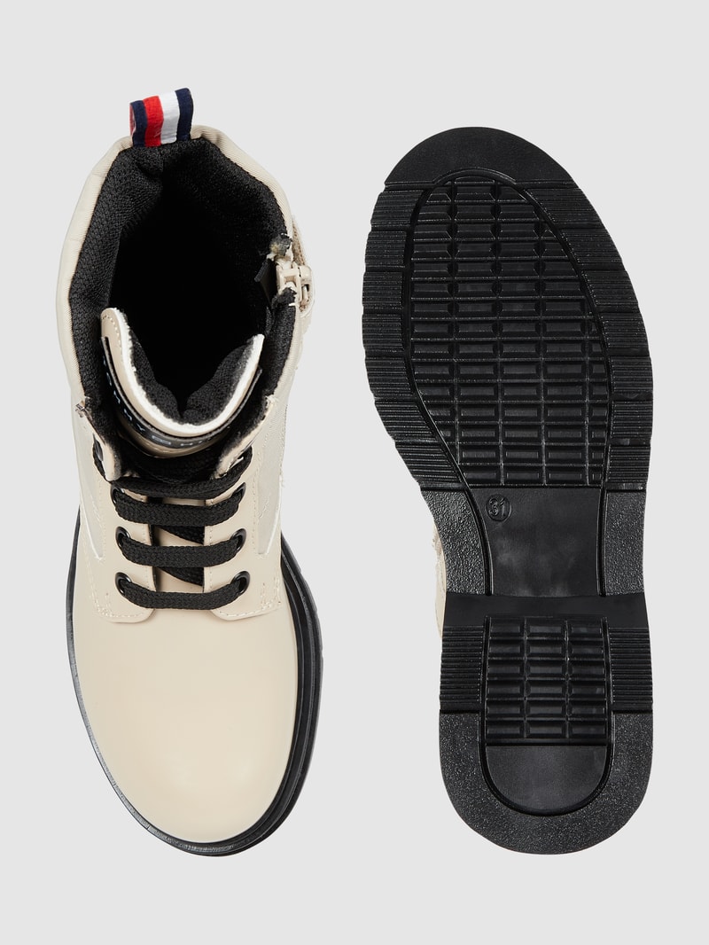 Boots in Lack-Optik in beige