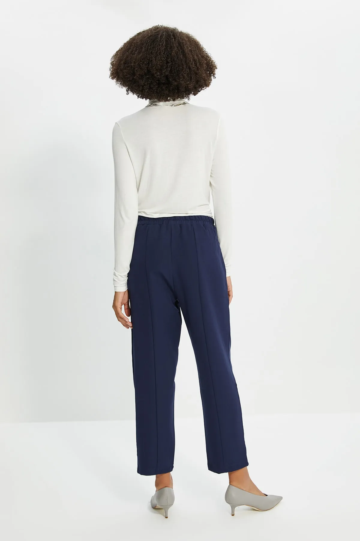 Trendyol Modest  Marineblaue, elastische Taille, gerippte, detaillierte, gerade geschnittene Webhose TCTSS21PL0570