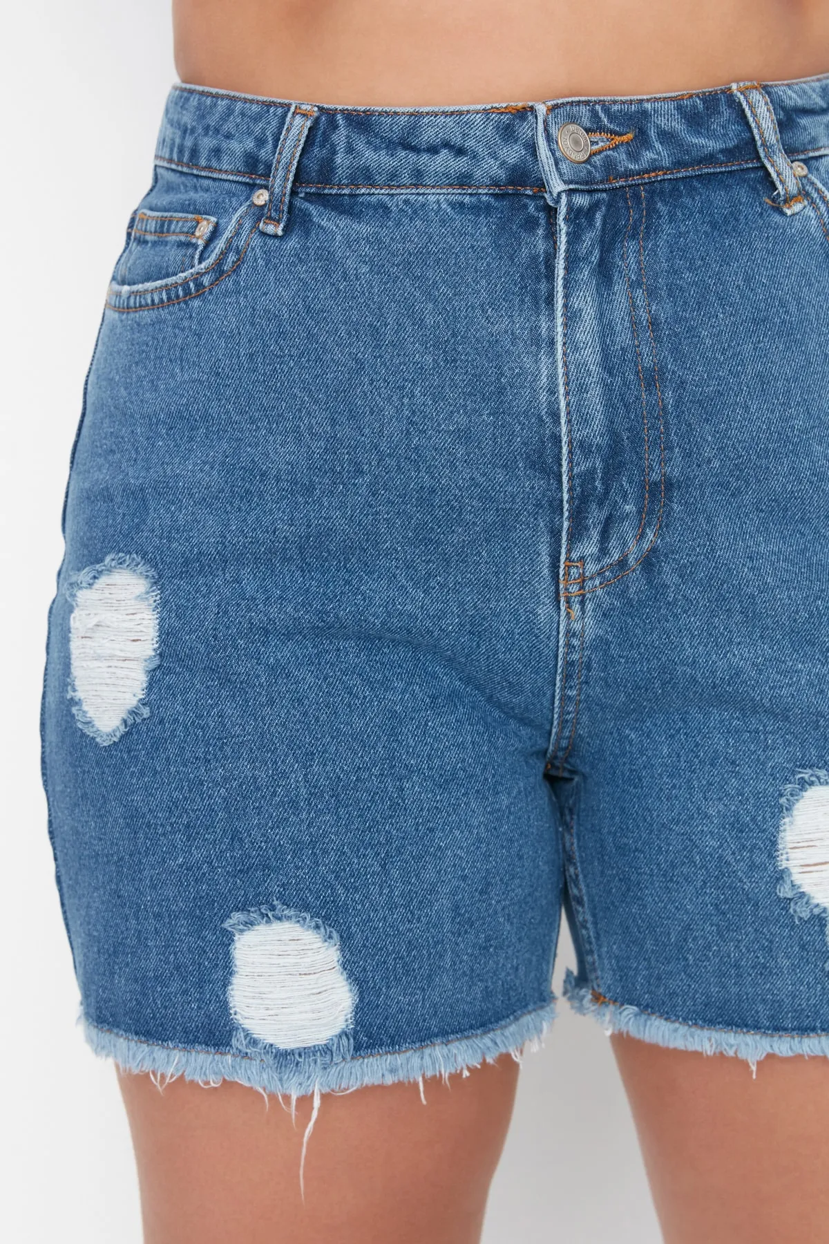 Trendyol Curve  Dunkelblaue Jeansshorts im Destroyed-Stil mit hoher Taille und Bermuda TBBSS22SR0165