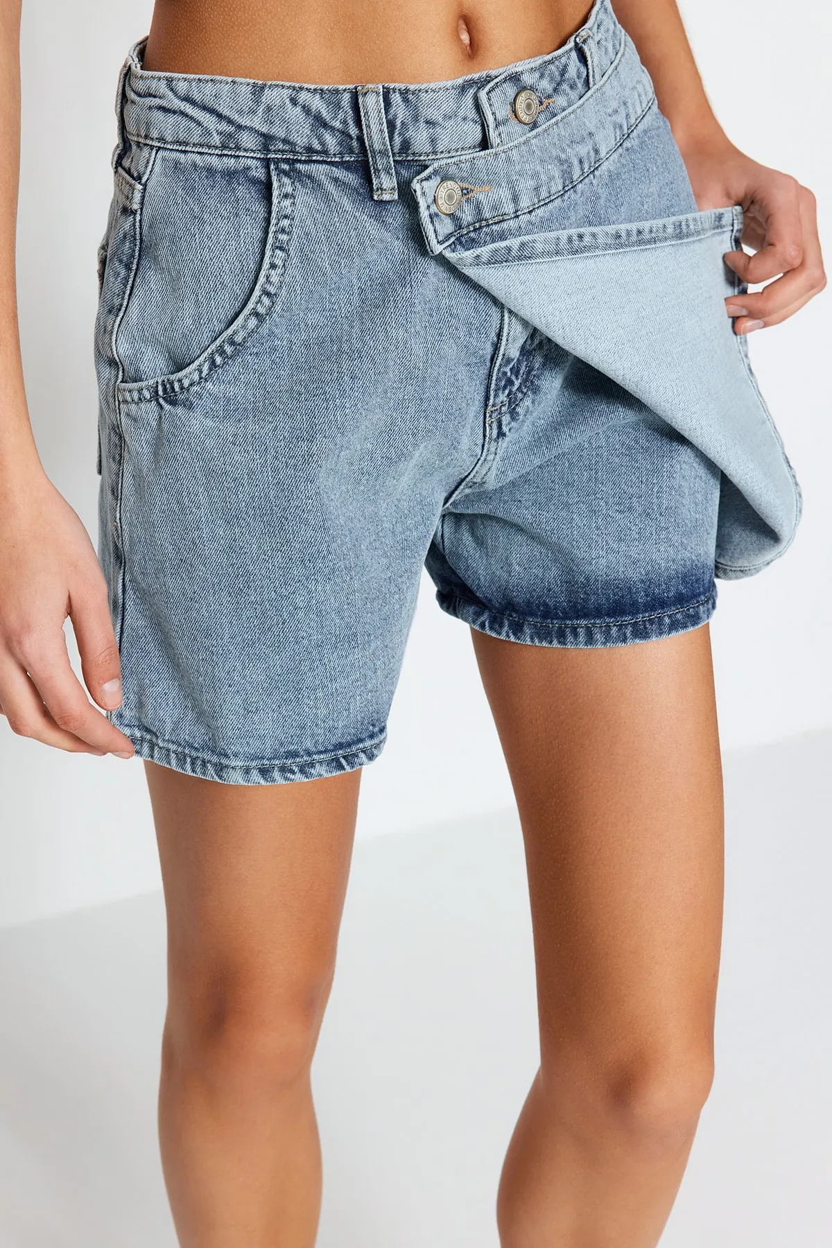 Trendyol Collection  Shorts - Blau - Hoher Bund
