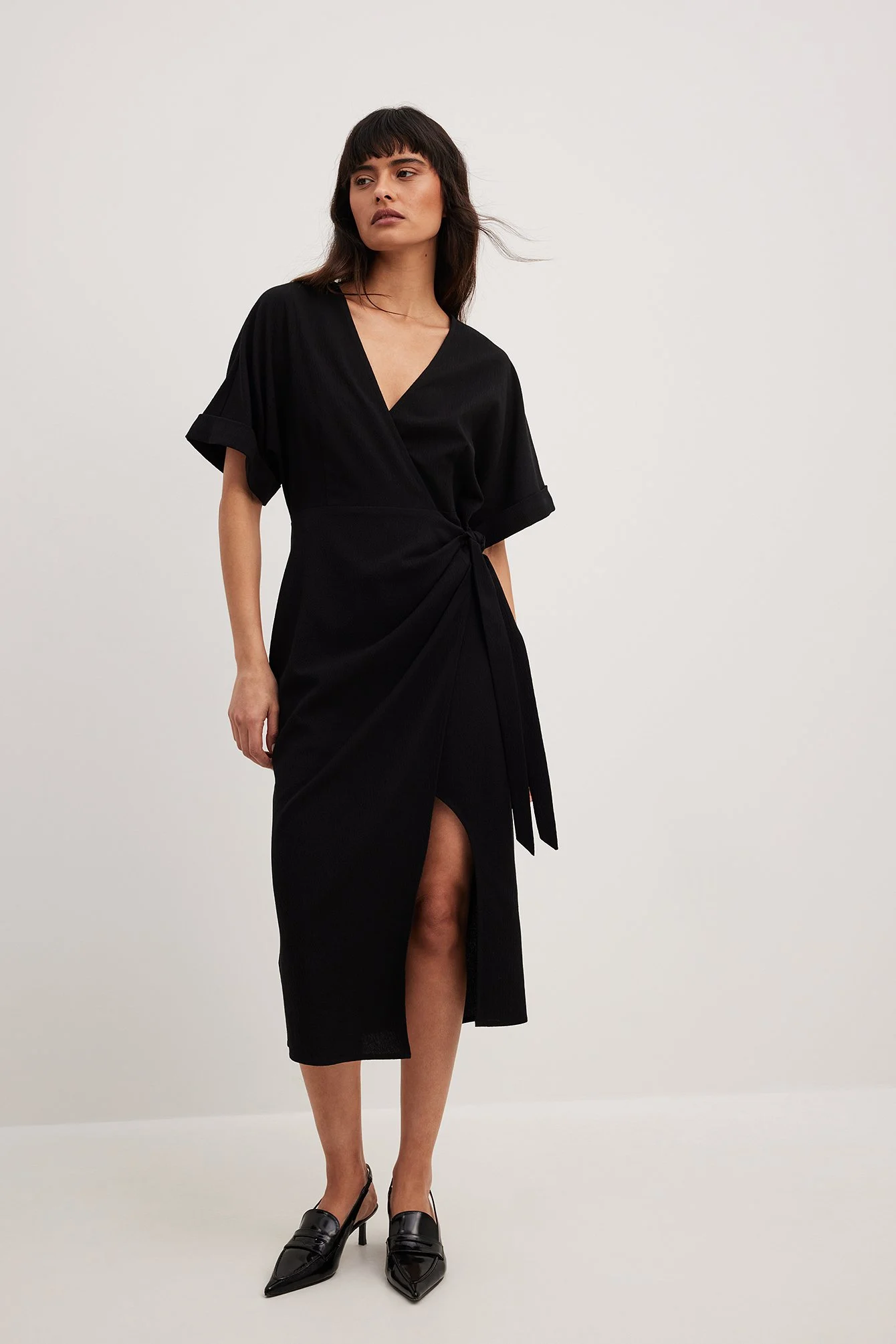 Strukturiertes Midikleid mit Überlappung