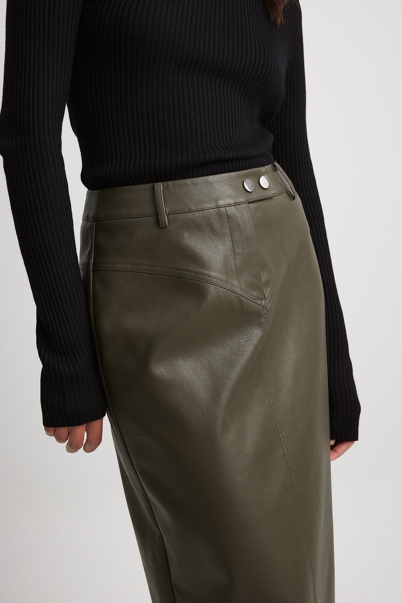 PU-Midirock mit mittelhoher Taille