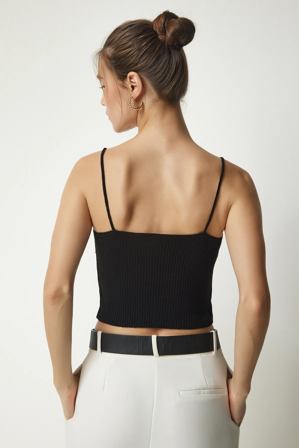 Happiness İstanbul  Schwarzes Crop-Cardigan-Set aus Rippstrick für Damen MT00143