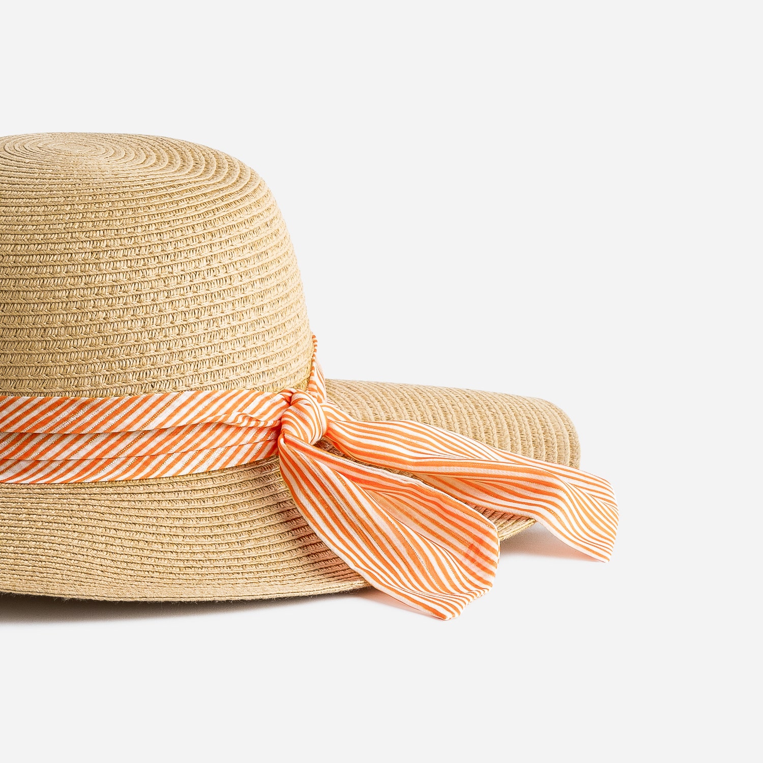 Capeline beige avec galon rayé orange