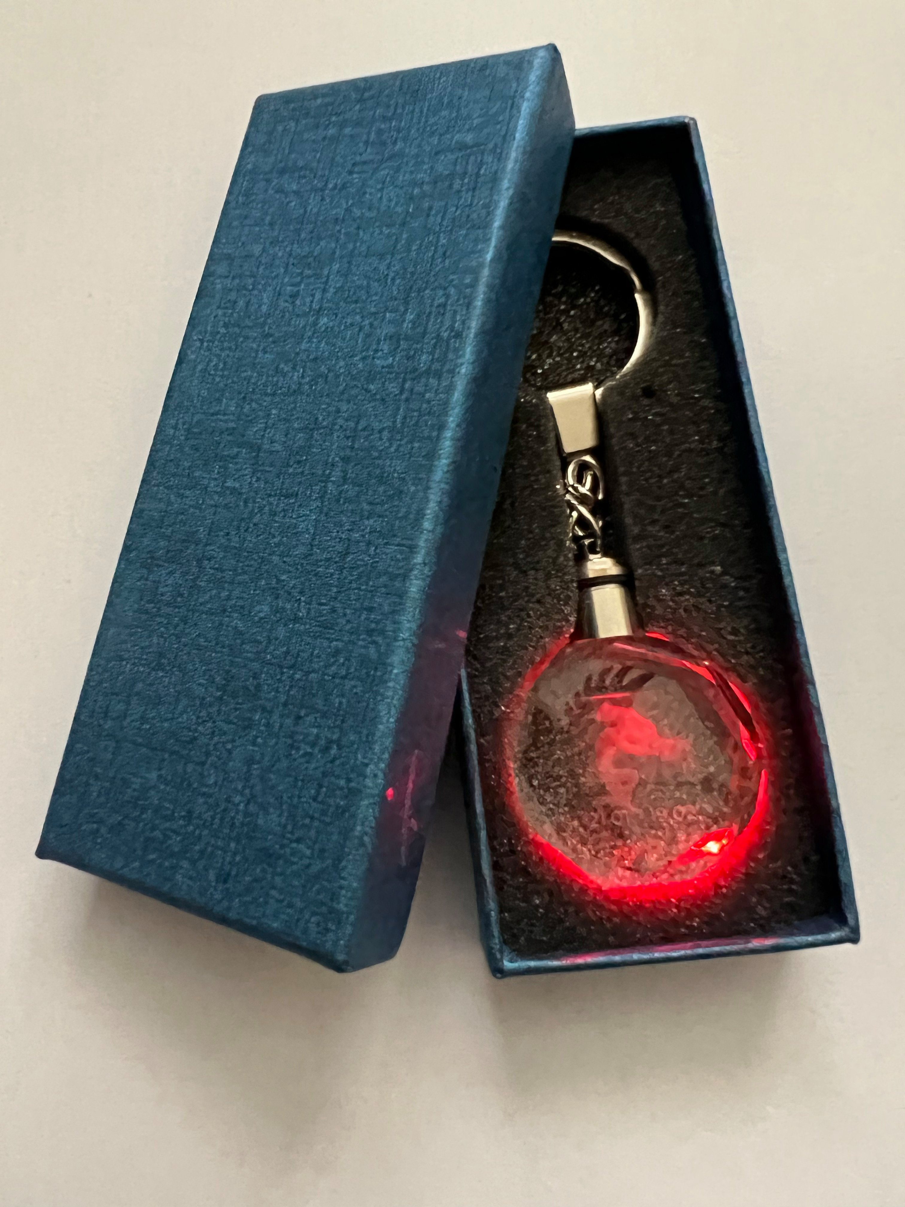 Stelby Schlüsselanhänger Sternzeichen Wassermann Multicolor Schlüsselanhänger mit Geschenkbox