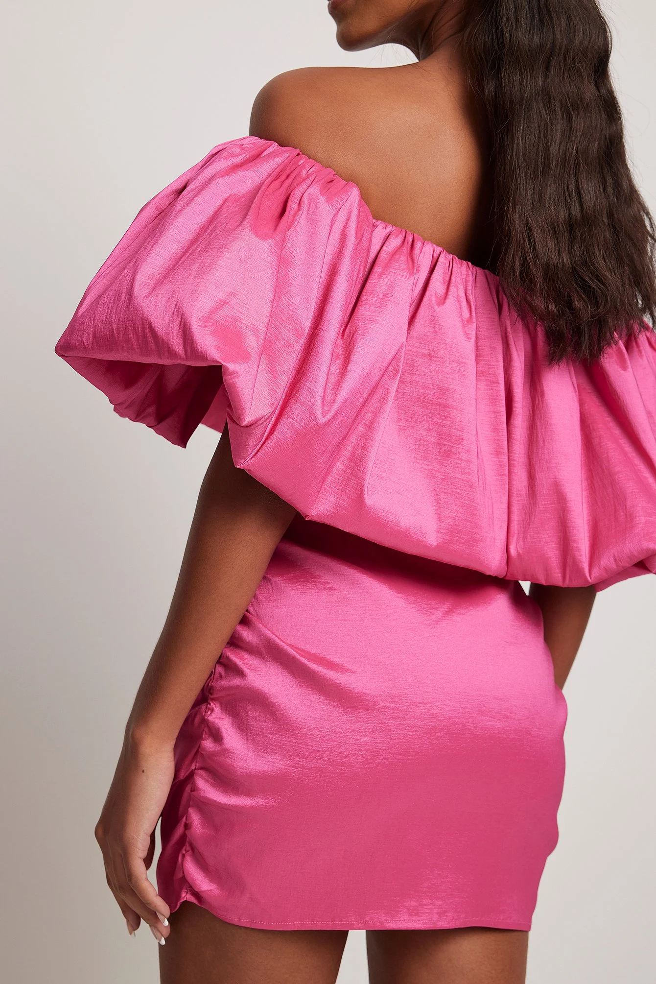 Einarmiges Midikleid