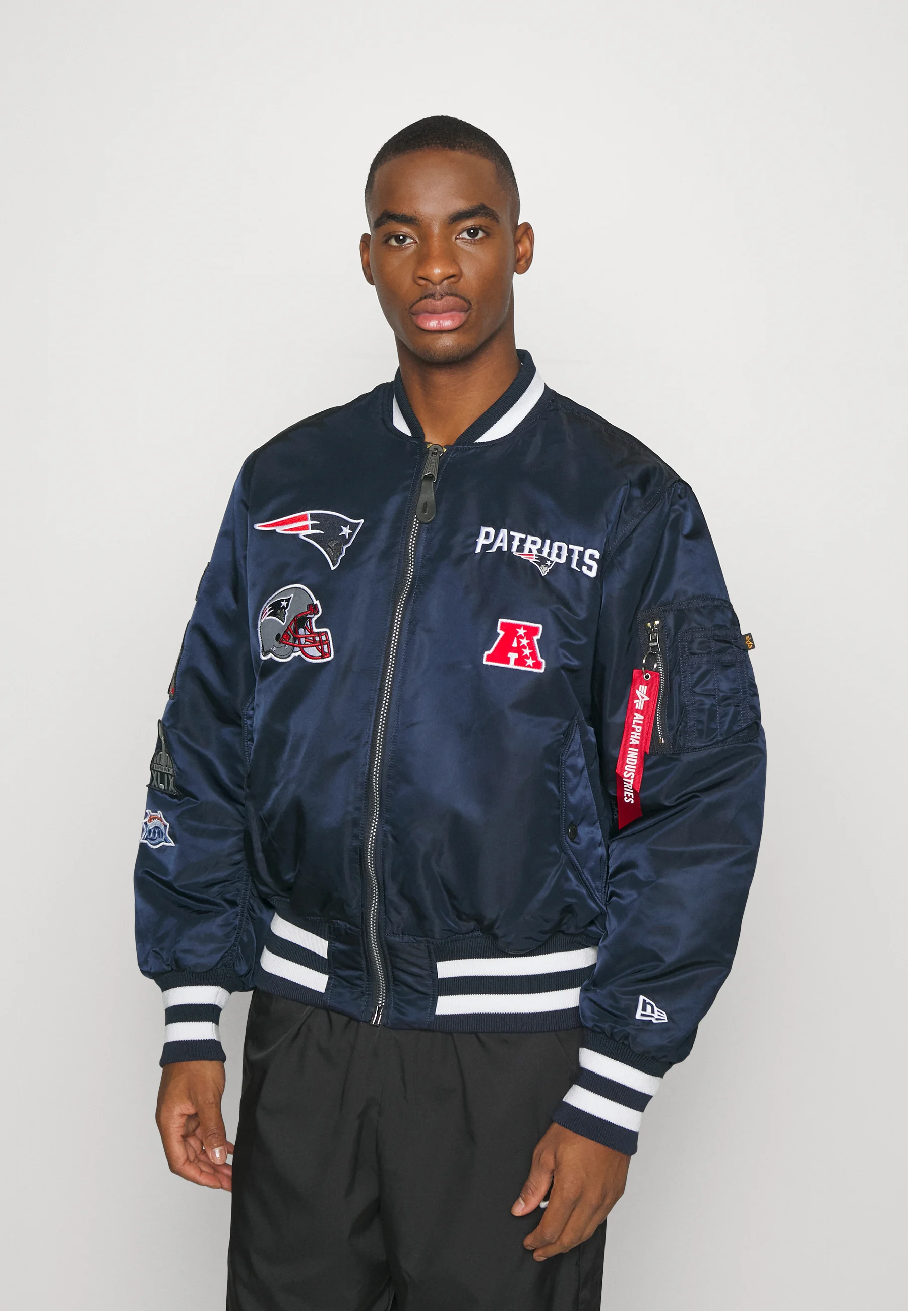 Chaqueta bomber NFL ALPHA INDUSTRIES NEW ENGLAND PATRIOTS de New Era - Cortavientos