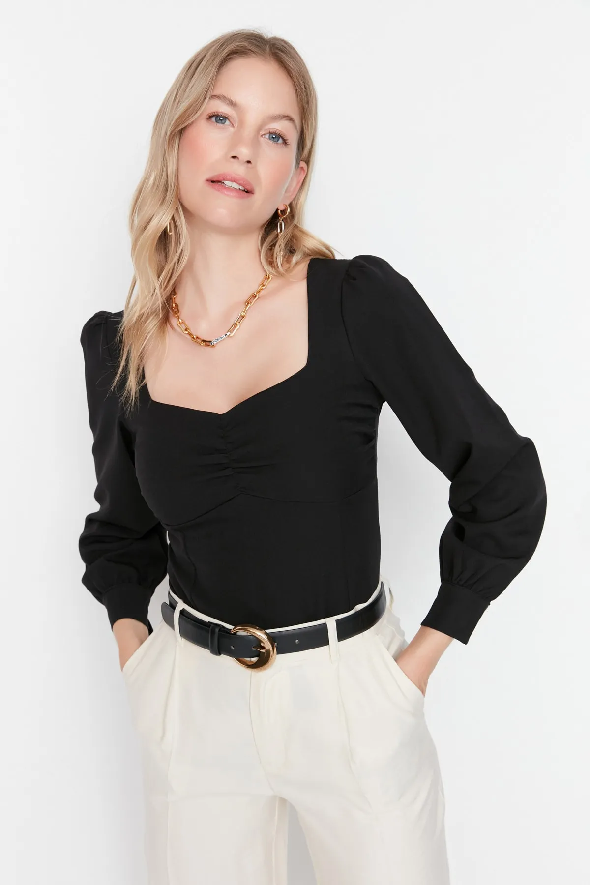 Trendyol Collection  Schwarze, detaillierte Webbluse mit Raffungen TWOAW23BZ00633