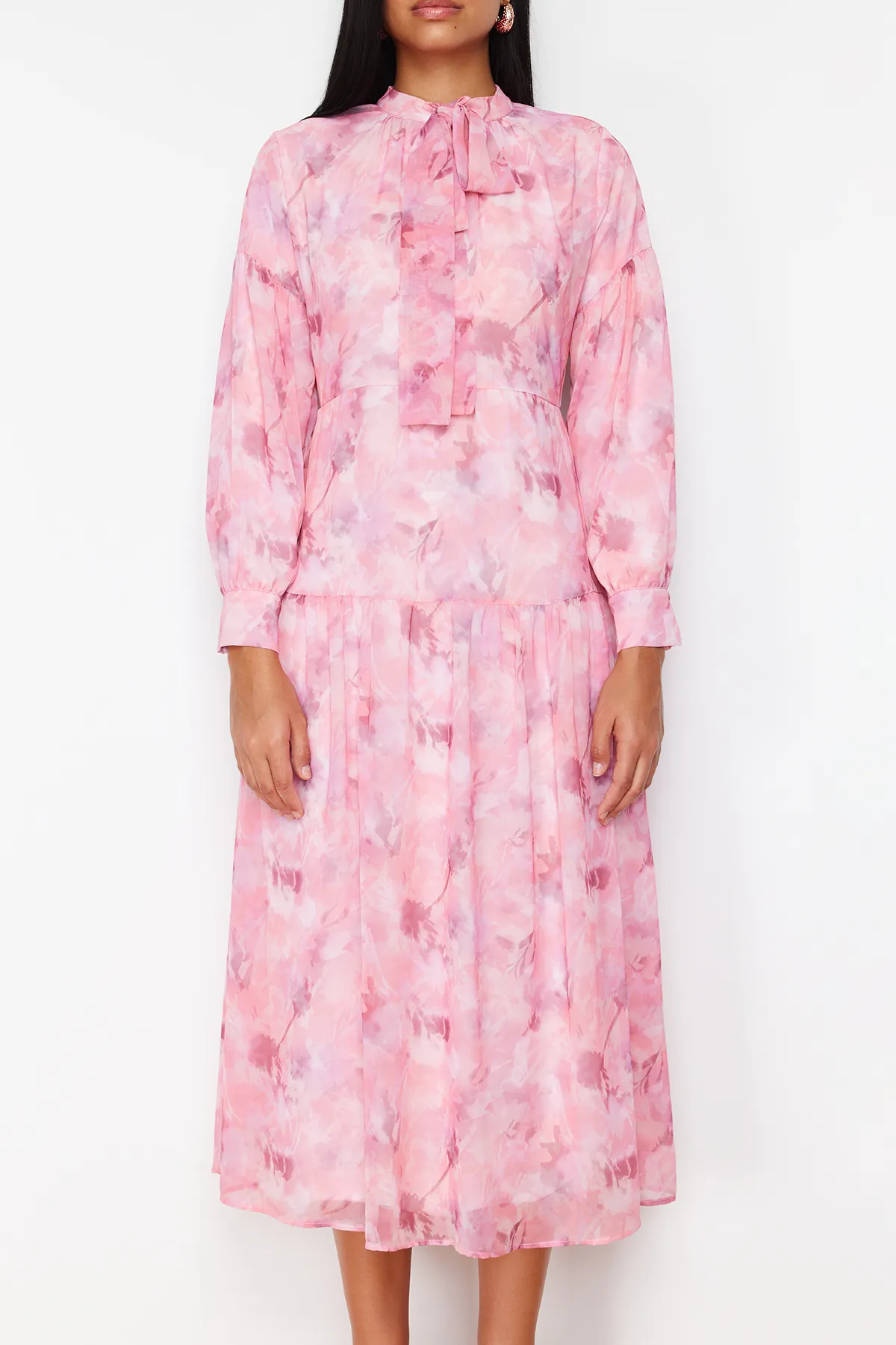 Trendyol Modest  Rosa gefüttertes, gewebtes Kleid mit Blumenmuster und Gürtel TCTSS24EB00075