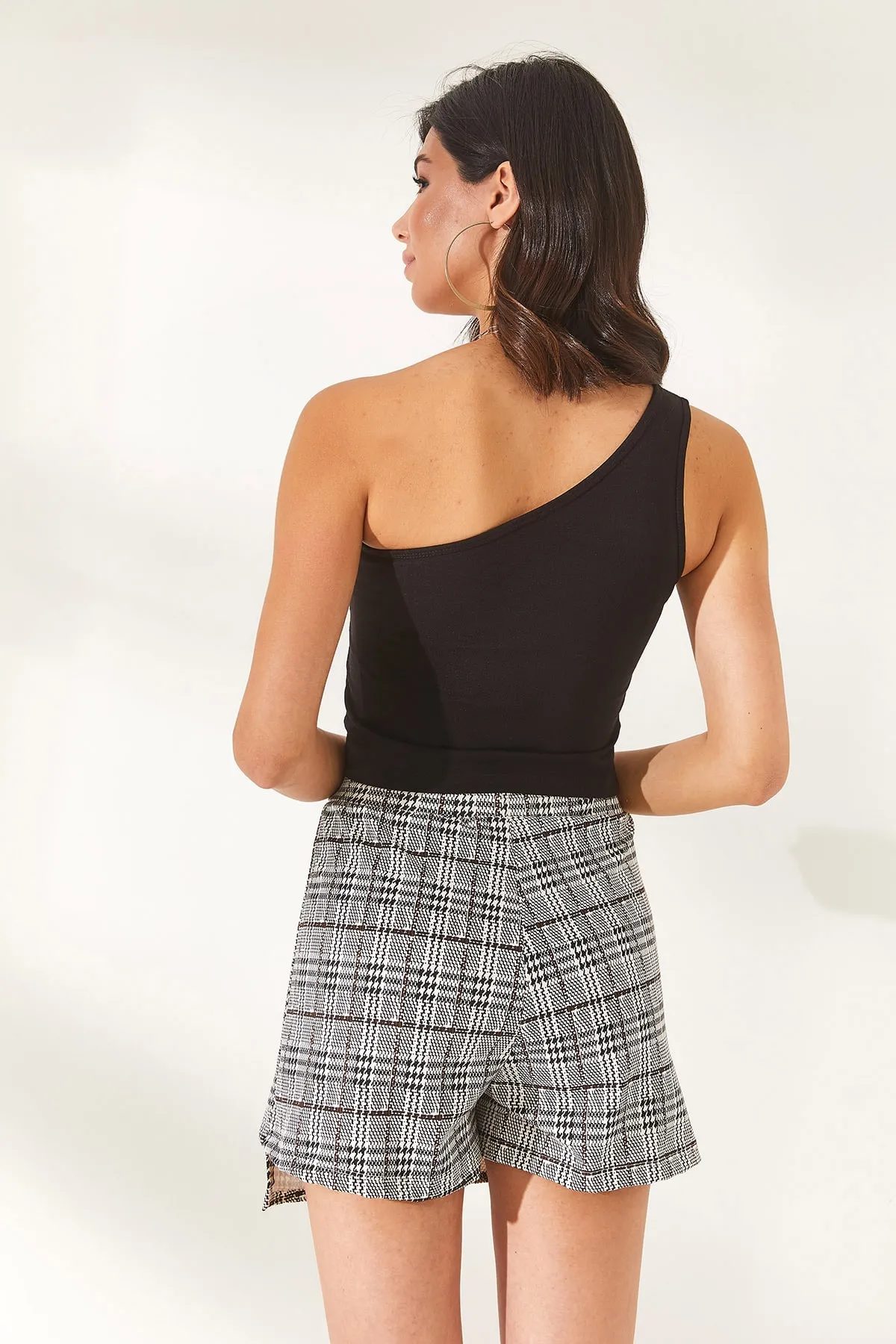 Olalook  Schwarzes Damen-Set aus Oberteil, Bluse, Unterteil, Rock und Shorts TKM-19000201