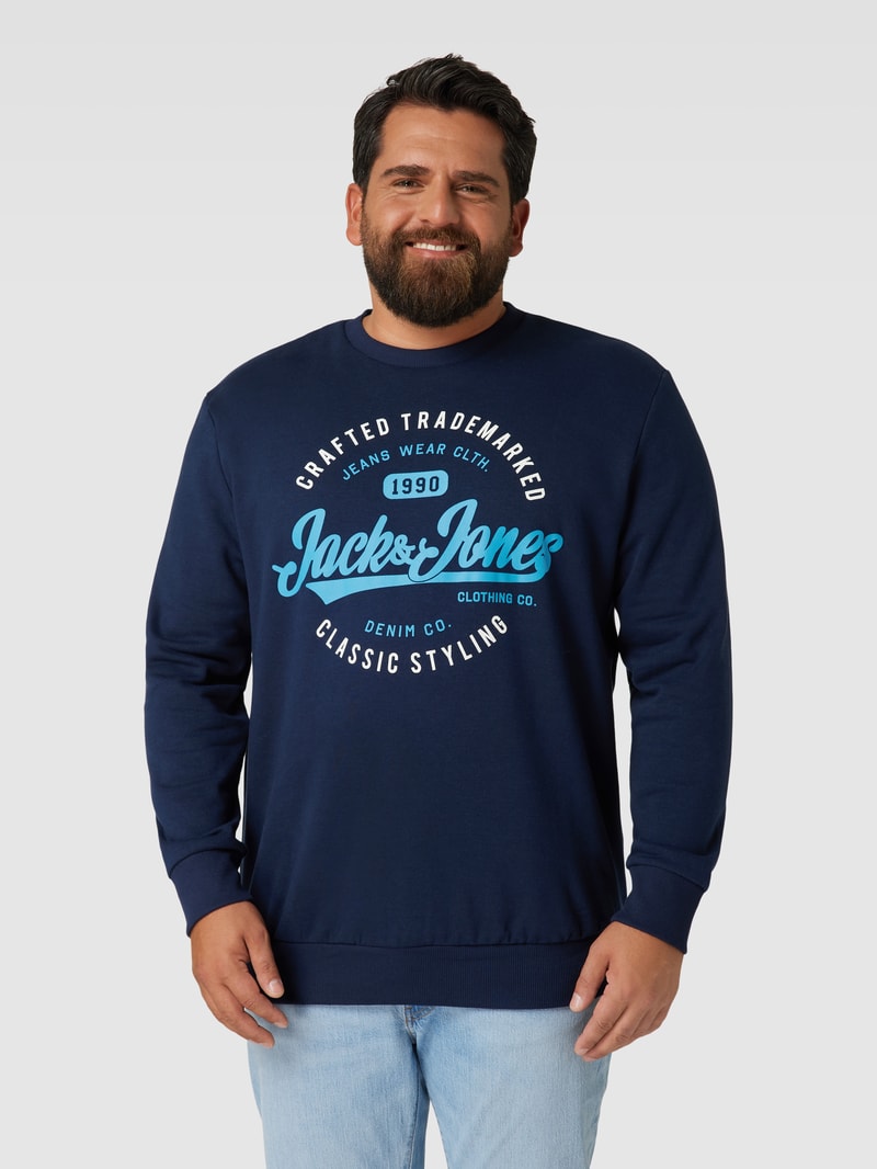 PLUS SIZE Sweatshirt mit Label-Print in marineblau