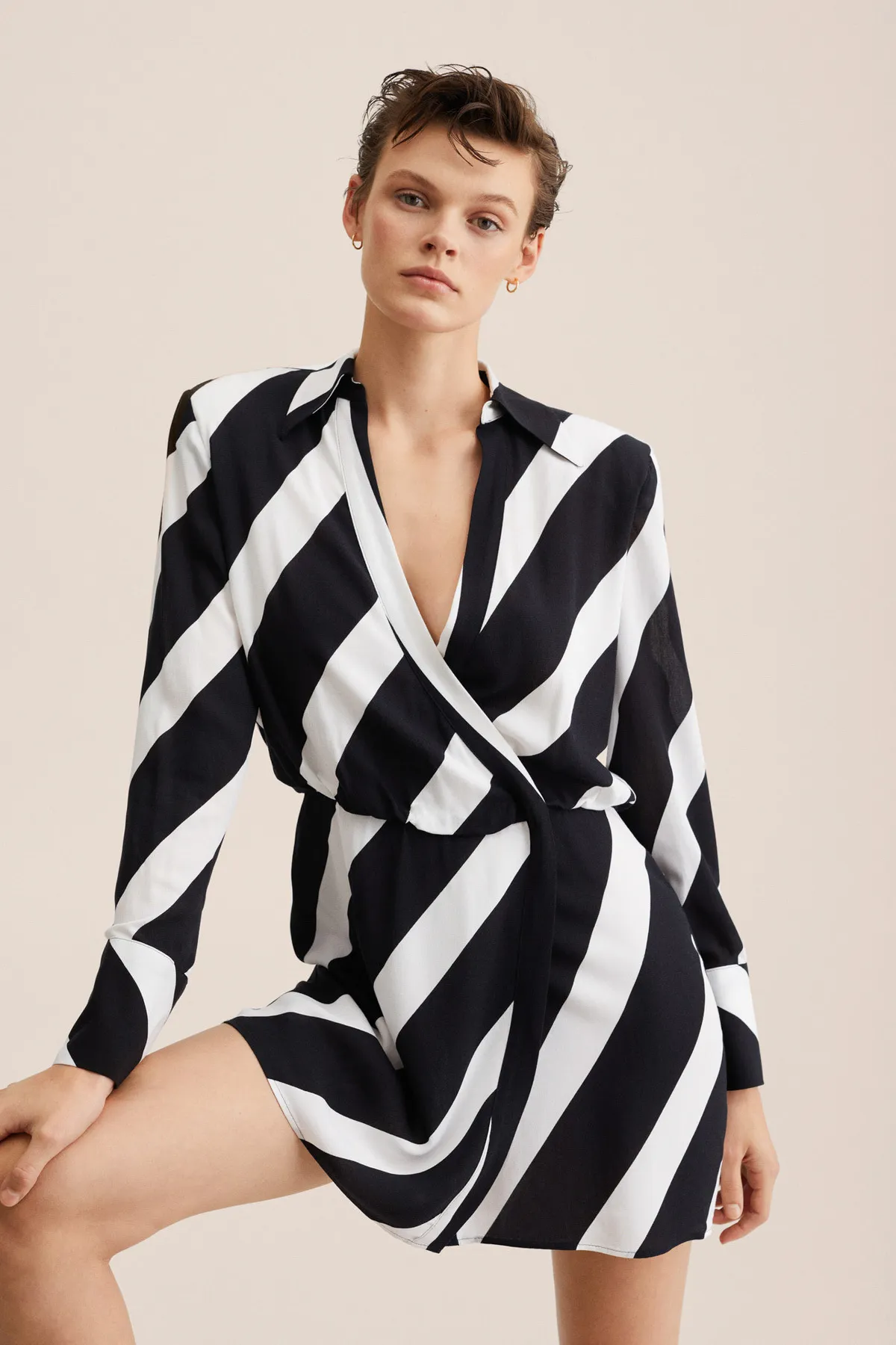 MANGO  Schwarzes Damenkleid 27034039