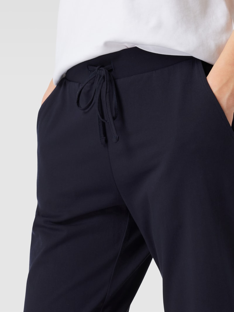 Hose mit seitlichen Eingrifftaschen Modell 'Beautiful Basics' in marineblau