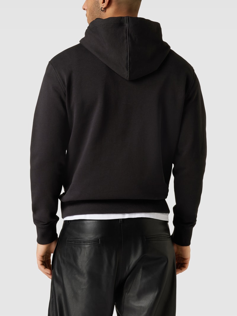 Hoodie mit Label-Print in schwarz