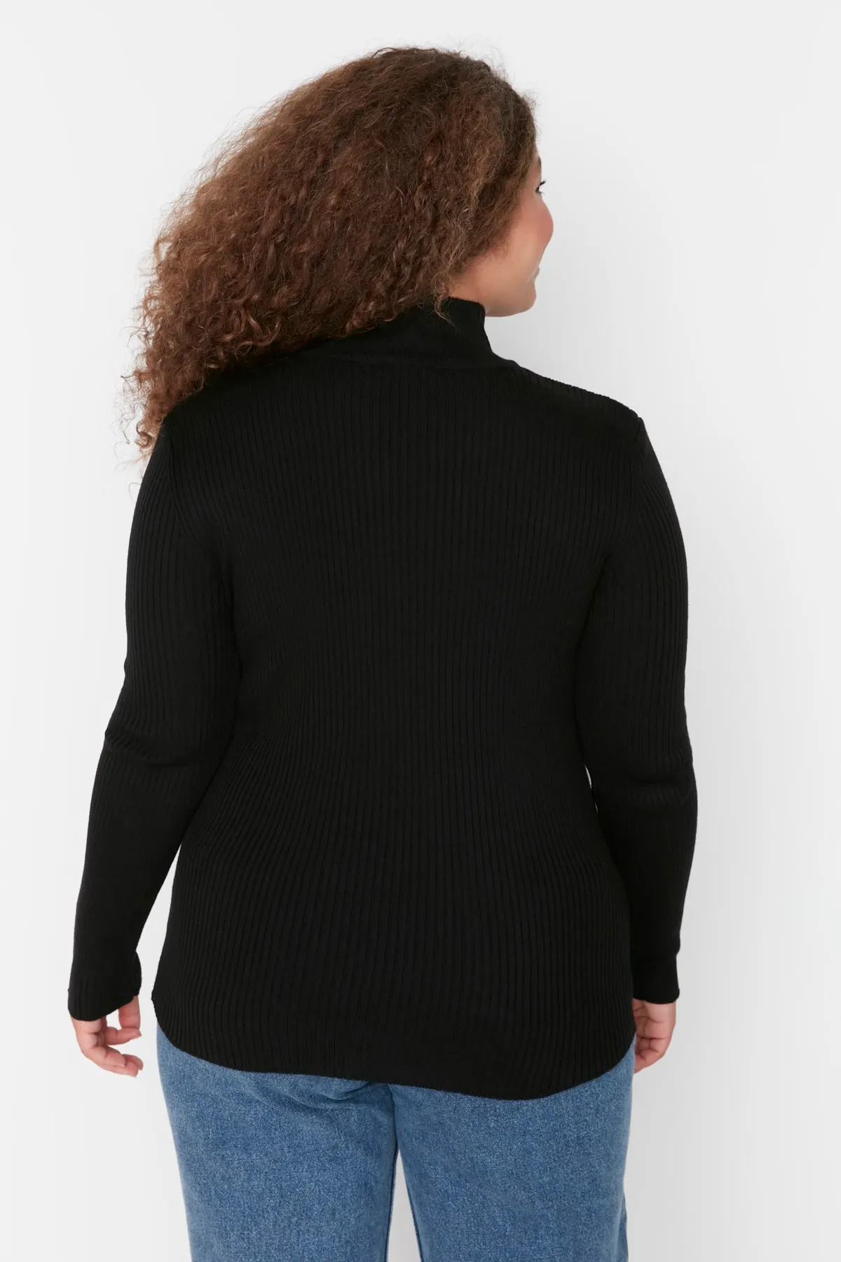 Trendyol Curve  Schwarzer dünner Strickpullover mit halbem Rollkragen TBBAW23AN00022