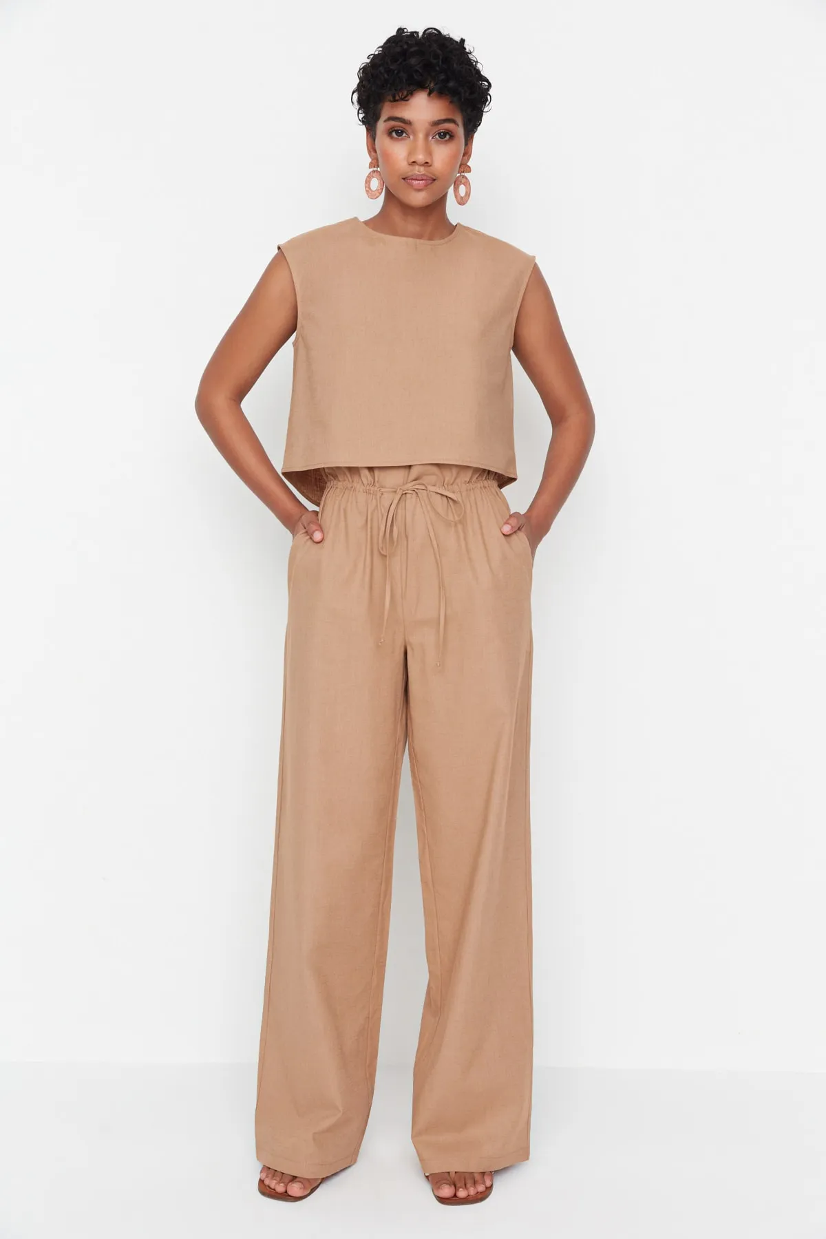 Trendyol Collection  Kamelfarbene Webhose mit weitem Bein TWOSS22PL00082