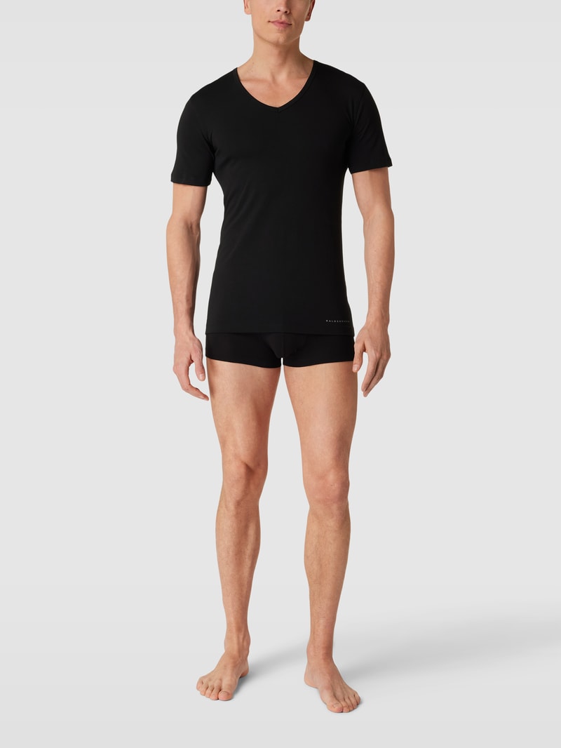 T-Shirt mit V-Ausschnitt in schwarz