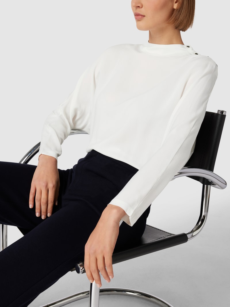 Blusenshirt mit Knopfleiste Modell 'Selse' in offwhite