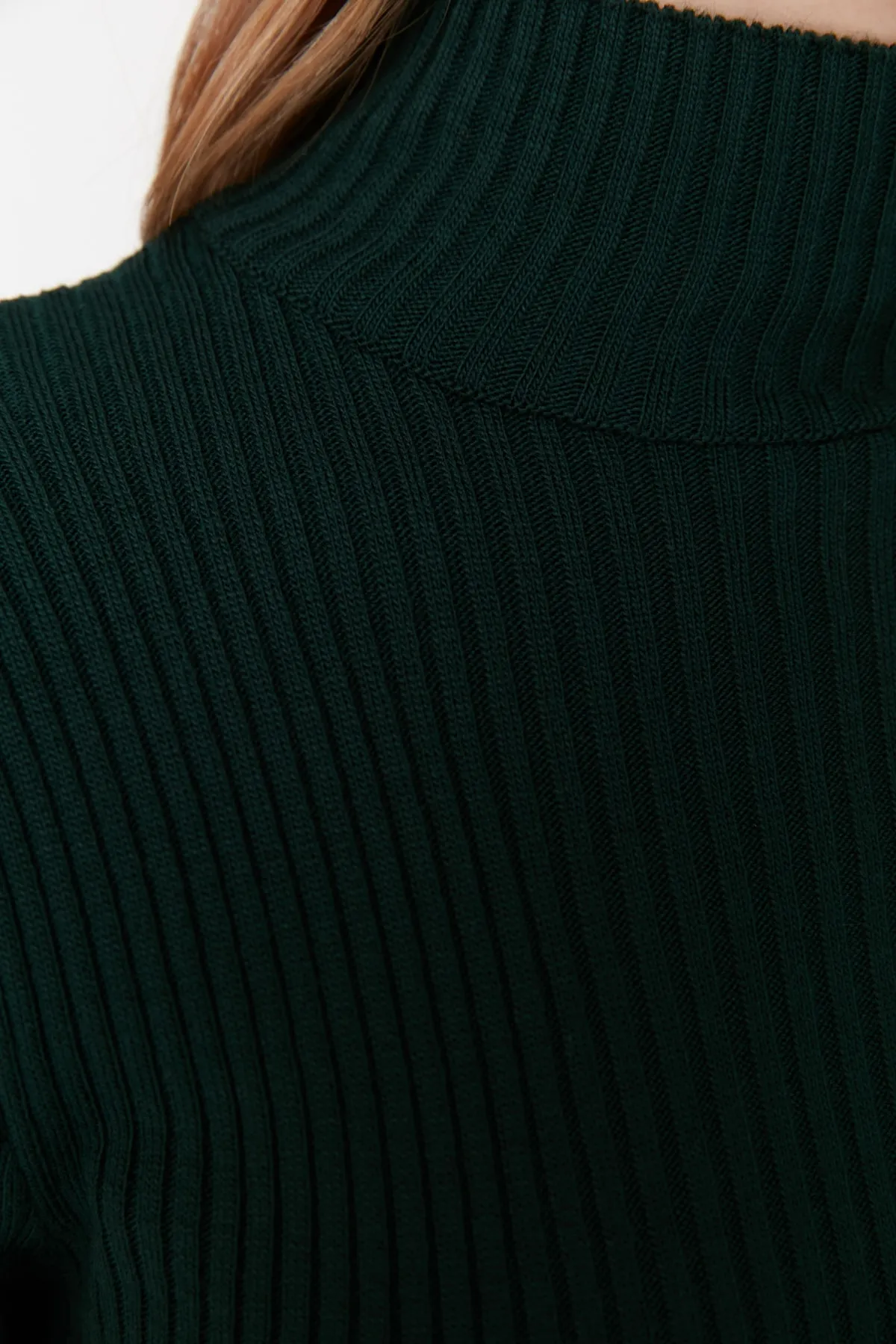 Trendyol Collection  Smaragdgrünes Mini-Strickkleid mit Accessoire-Detail TWOAW23EL01389