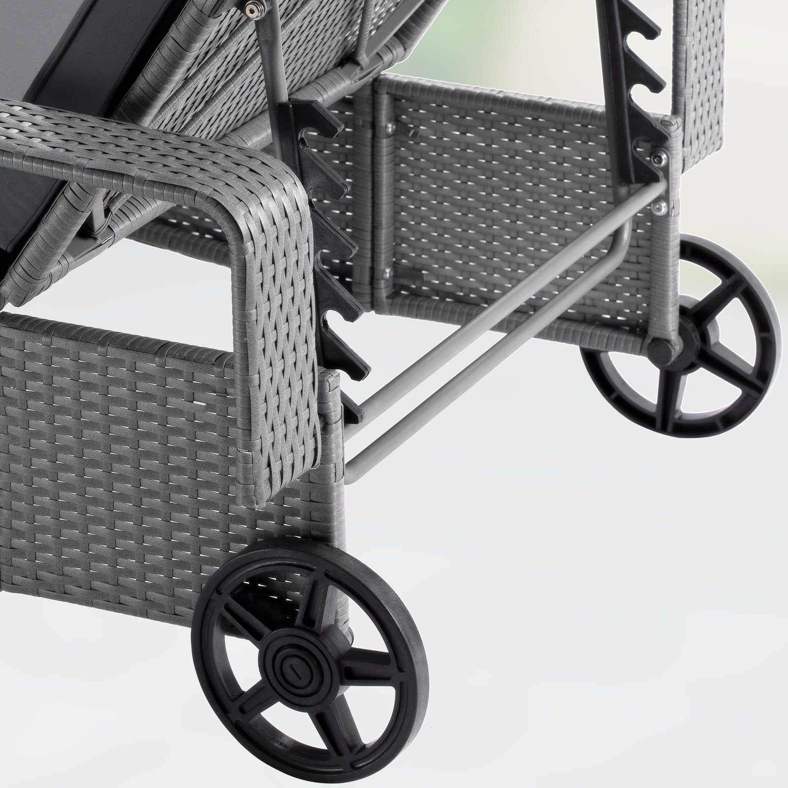 Casaria Gartenliege, Polyrattan Sonnenliege inkl. 7cm Auflage mit Kopfkissen 2 Rollen