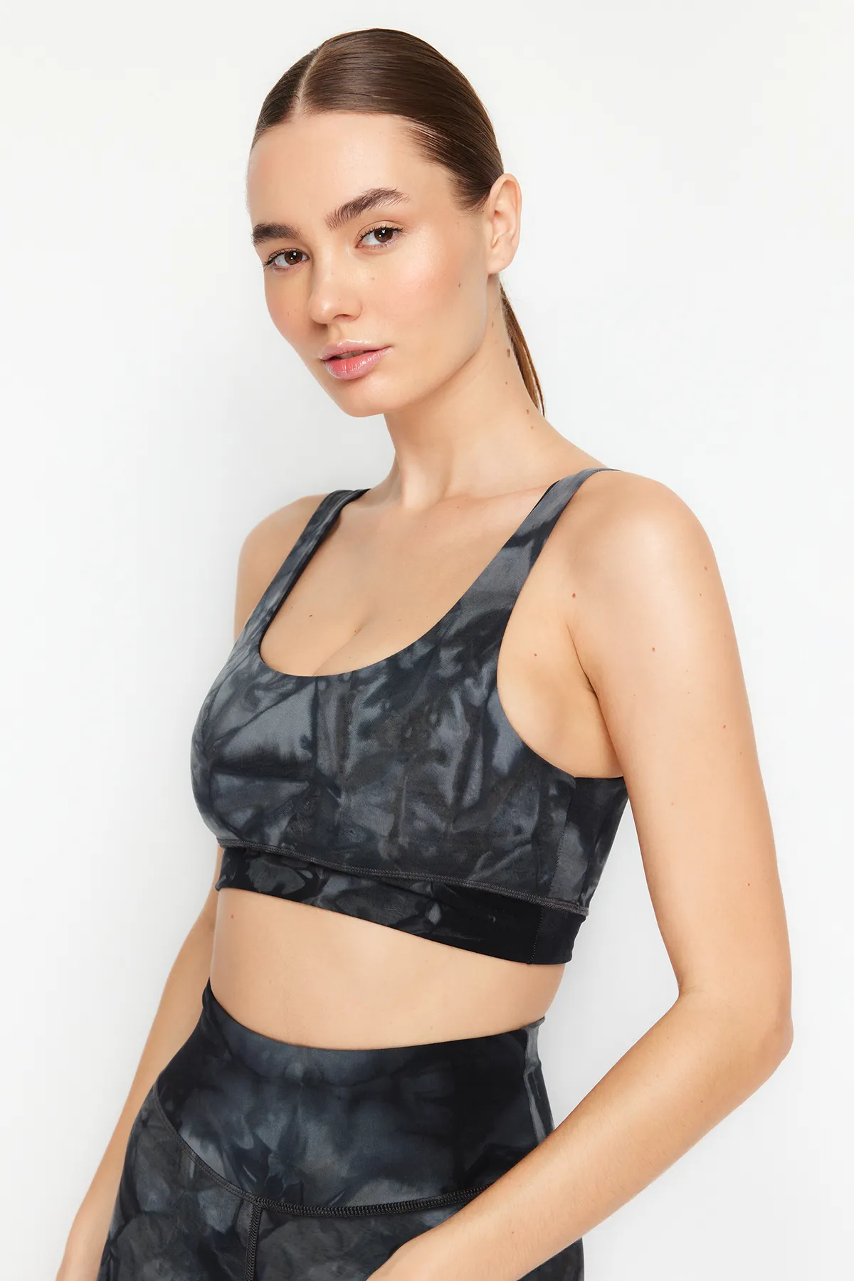 Trendyol Collection  Anthrazitfarbener, gebürsteter, weicher Stoff mit verstärktem/formendem, bedrucktem Strick-Sport-BH THMSS24SS00008