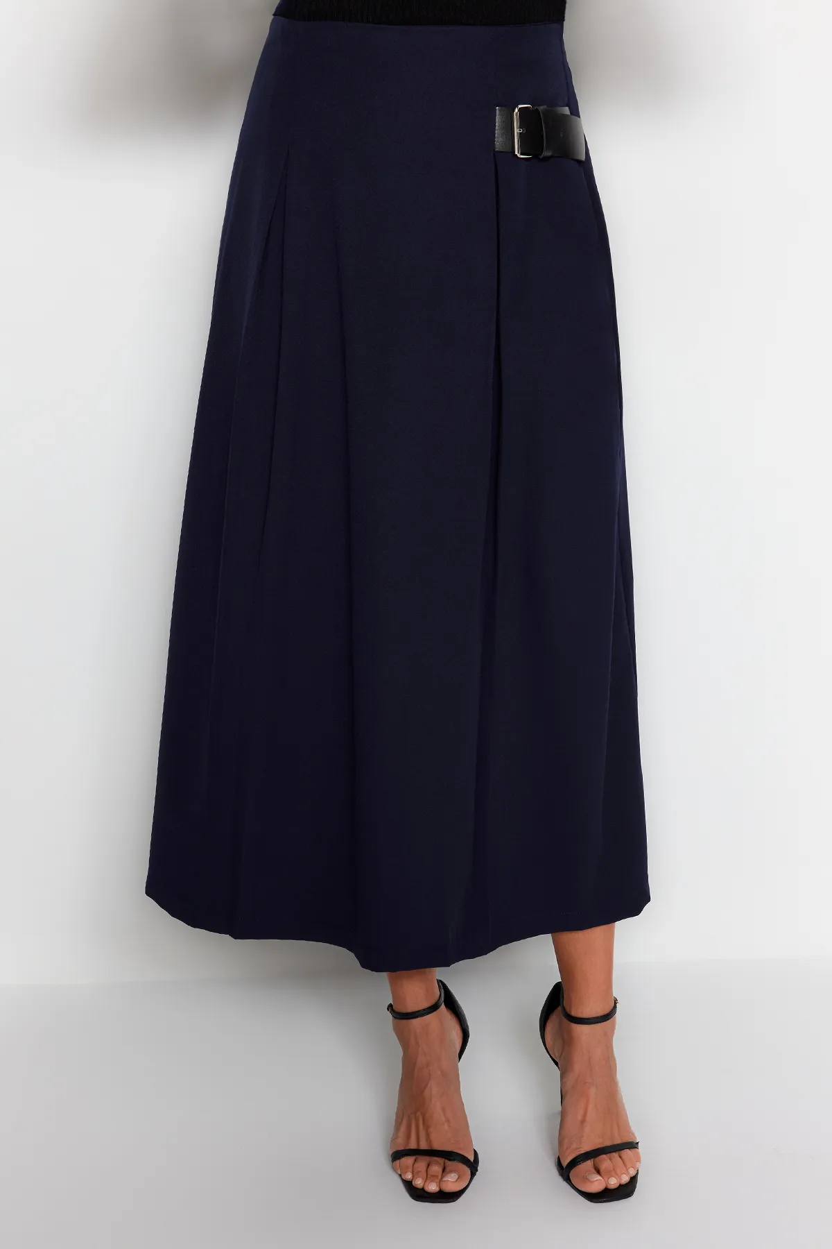 Trendyol Modest  Marineblauer gewebter Rock mit Gürteldetail TCTAW24EE00014