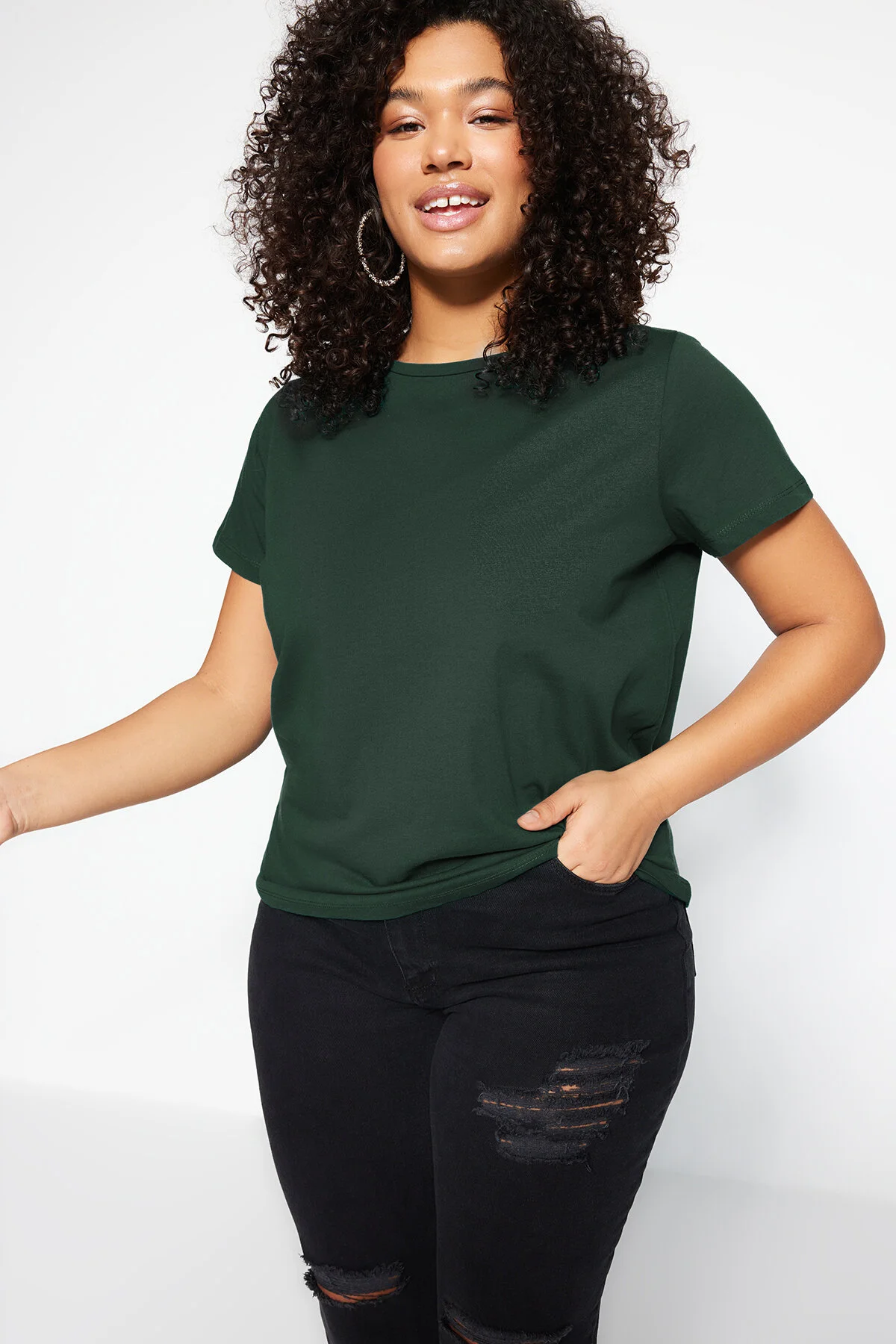 Trendyol Curve  Smaragdgrünes Basic-Strick-T-Shirt mit Rundhalsausschnitt TBSSS22TS0733