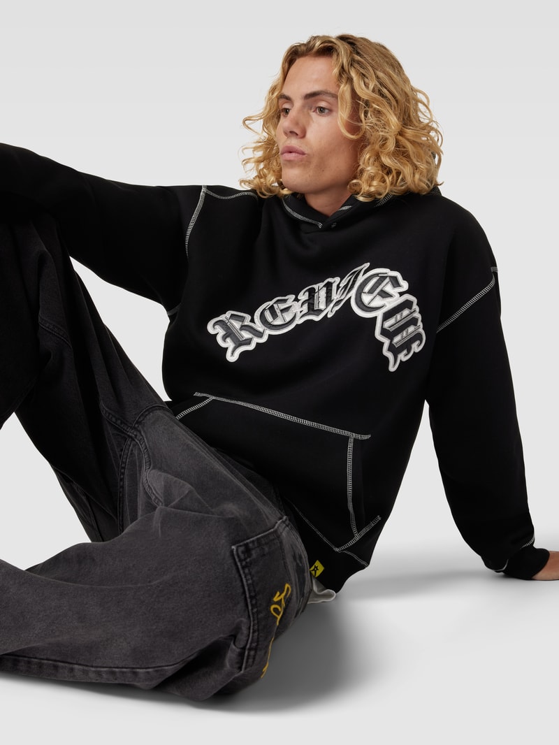 Hoodie mit Label-Stitching in schwarz