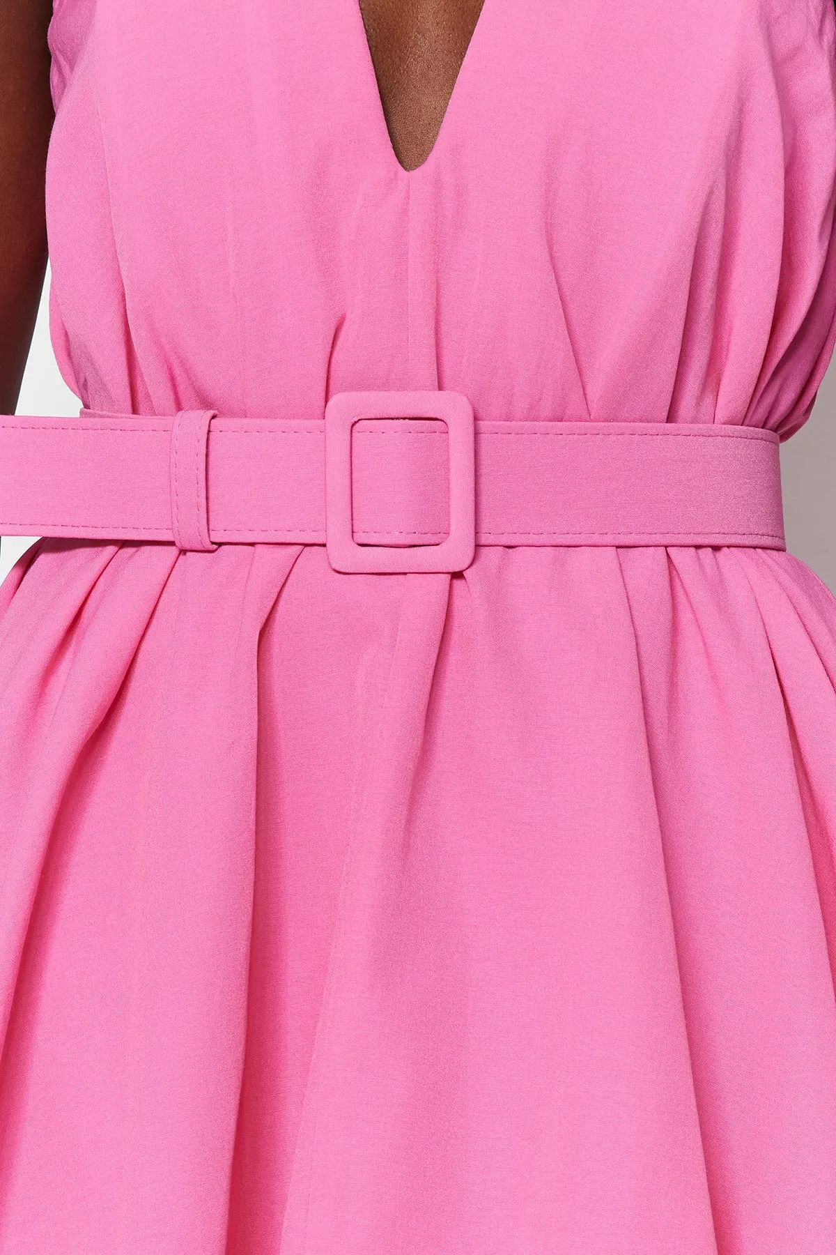 Trendyol Collection  Rosa Ballonrock, Gürtel und detailliertes Popeline-Elegantes Abendkleid TPRSS23EL00576