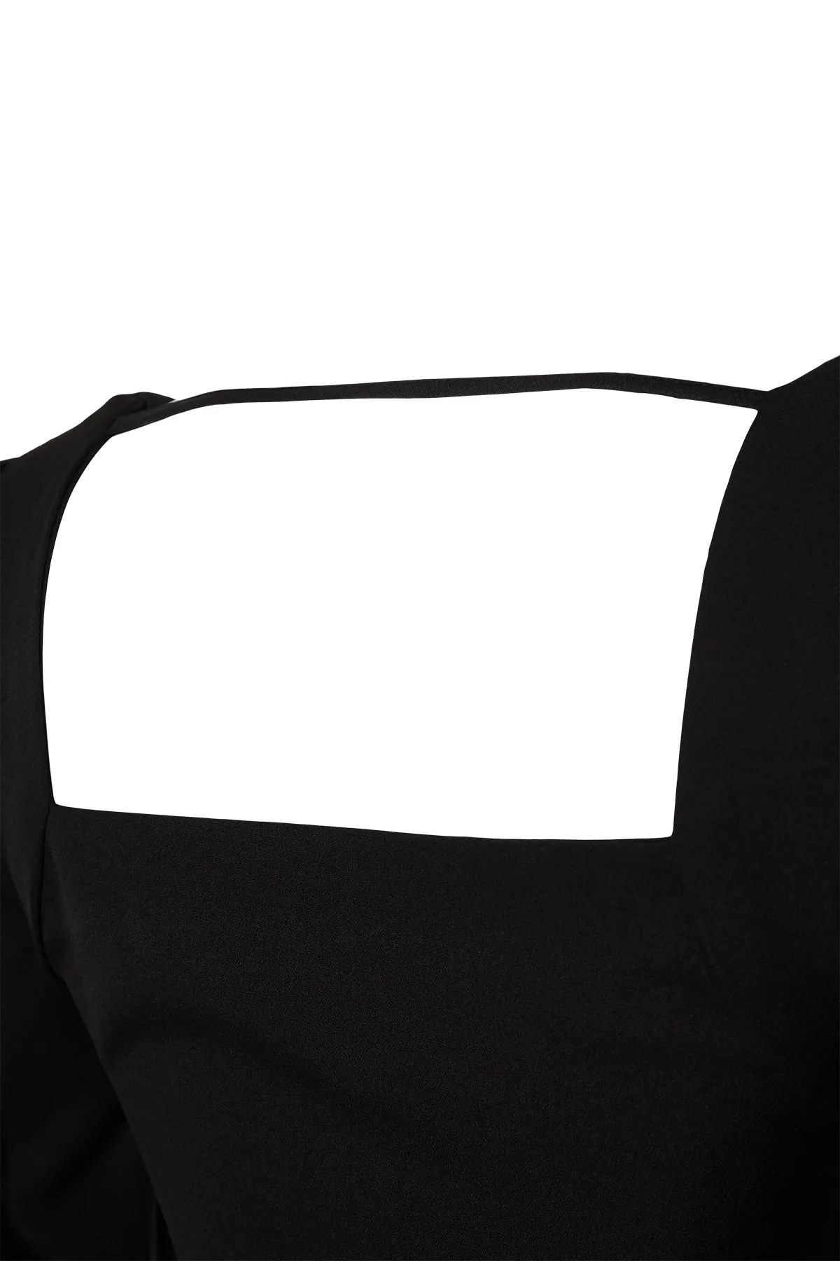 Trendyol Collection  Schwarze, kurz geschnittene, langärmlige Webbluse mit Herzausschnitt TWOSS21BZ0236