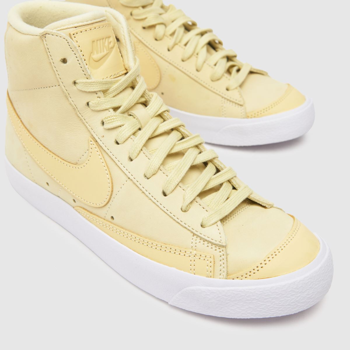 Superge Nike Blazer Mid 77 LX v bež barvi