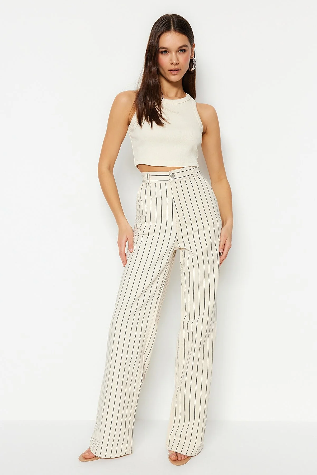Trendyol Collection  Mehrfarbige, gestreifte Jeans mit hoher Taille und weitem Bein TWOSS23JE00247