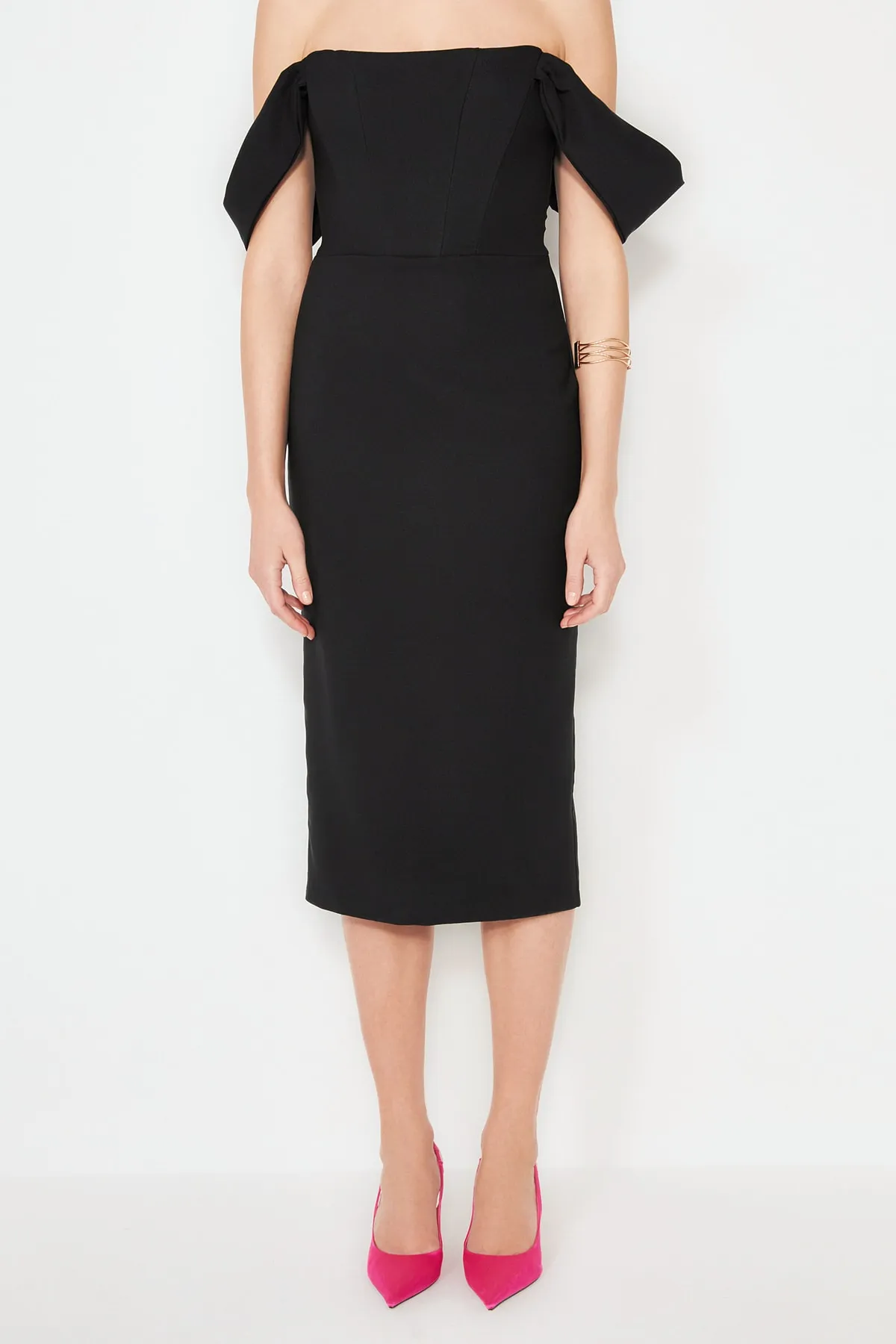 Trendyol Collection  Schwarzes, figurbetontes, gewebtes Korsett mit detailliertem, elegantem Abendkleid TPRSS22EL00097