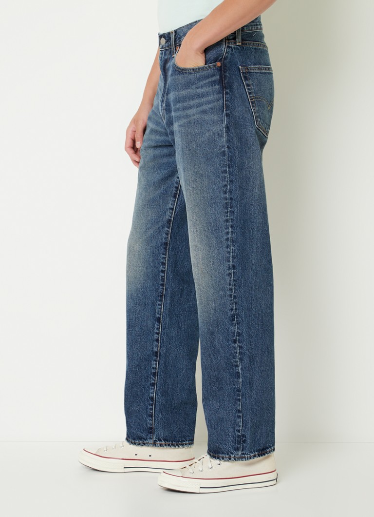 Calça jeans Levi's 568 de modelagem solta e lavagem média.