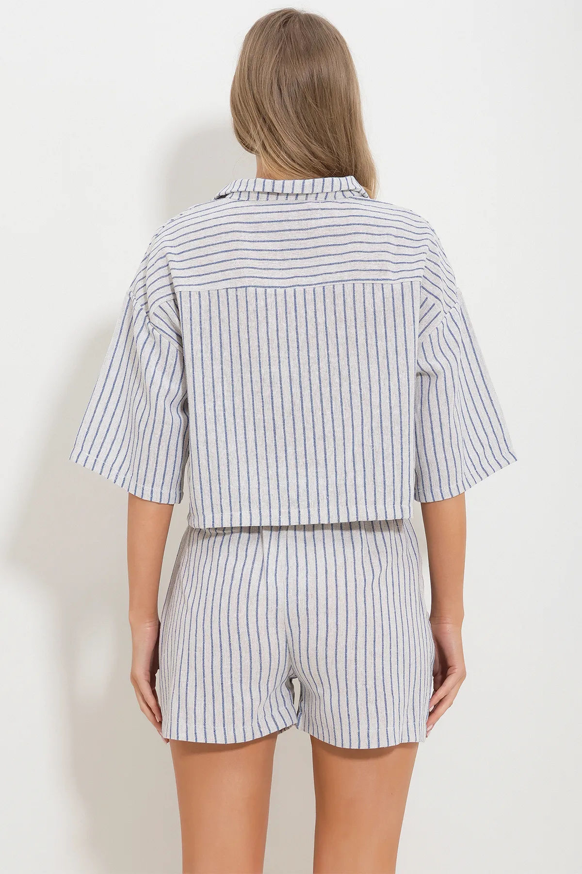 Trend Alaçatı Stili  Damen Saks Double Pocket Gestreifte Leinenshorts und Crop Shirt Doppelset Alc-X11695