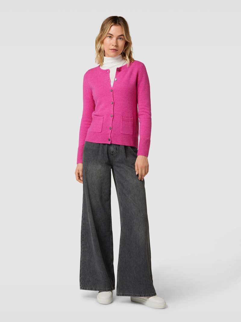 Strickjacke mit Knopfleiste und Eingrifftaschen in fuchsia