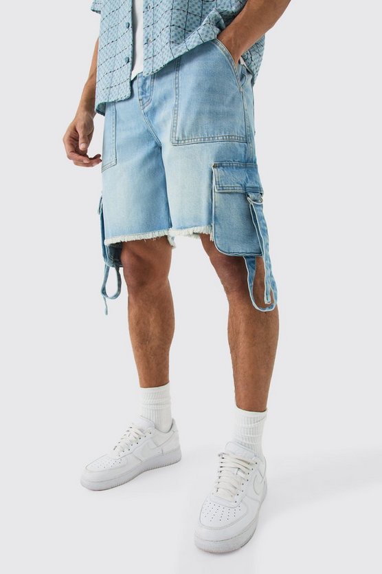 Lockere hellblaue Jeansshorts mit Cargo-Taschen