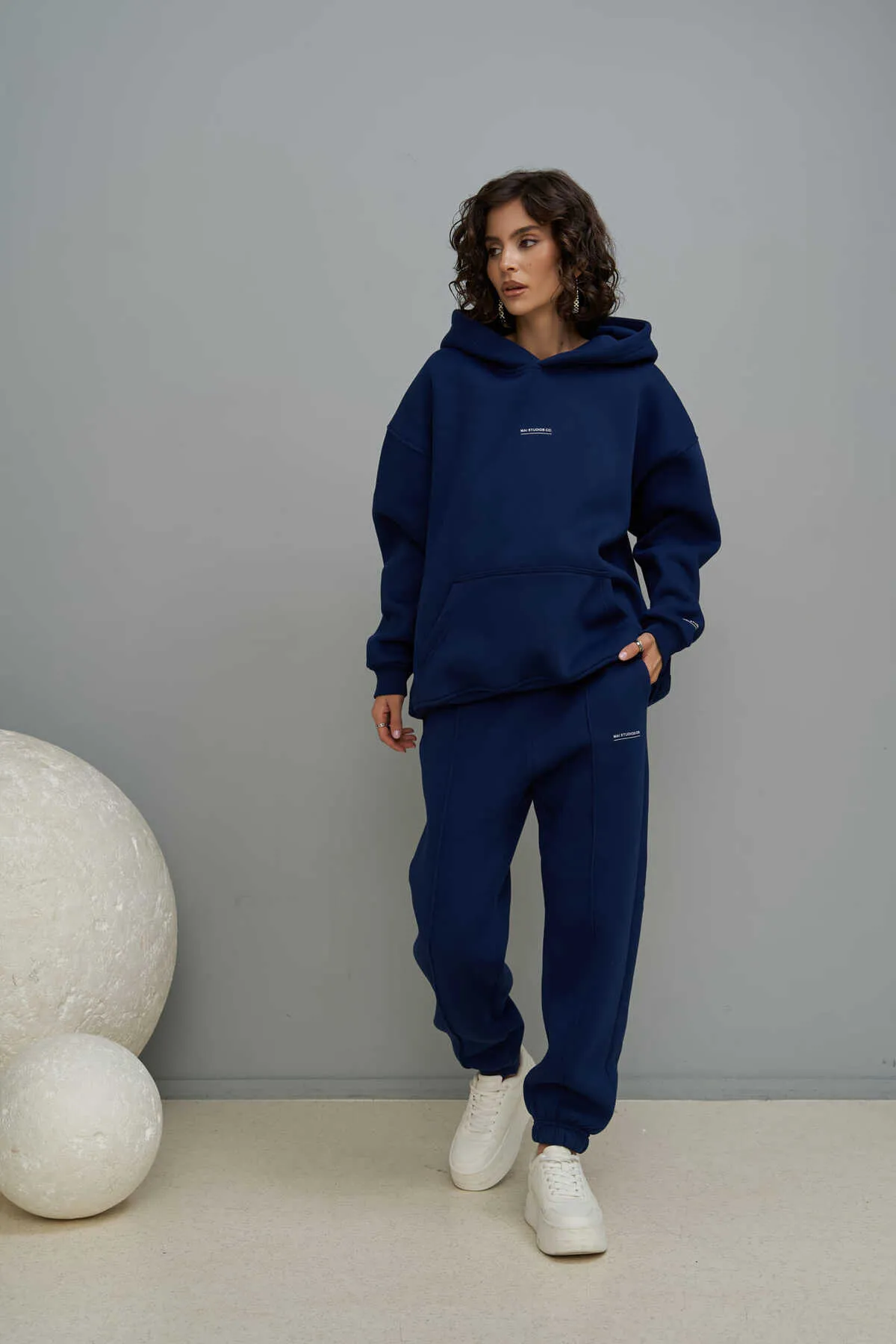 MAİ COLLECTİON  Marineblaues Trainingsanzug-Set mit minimalistischem Print