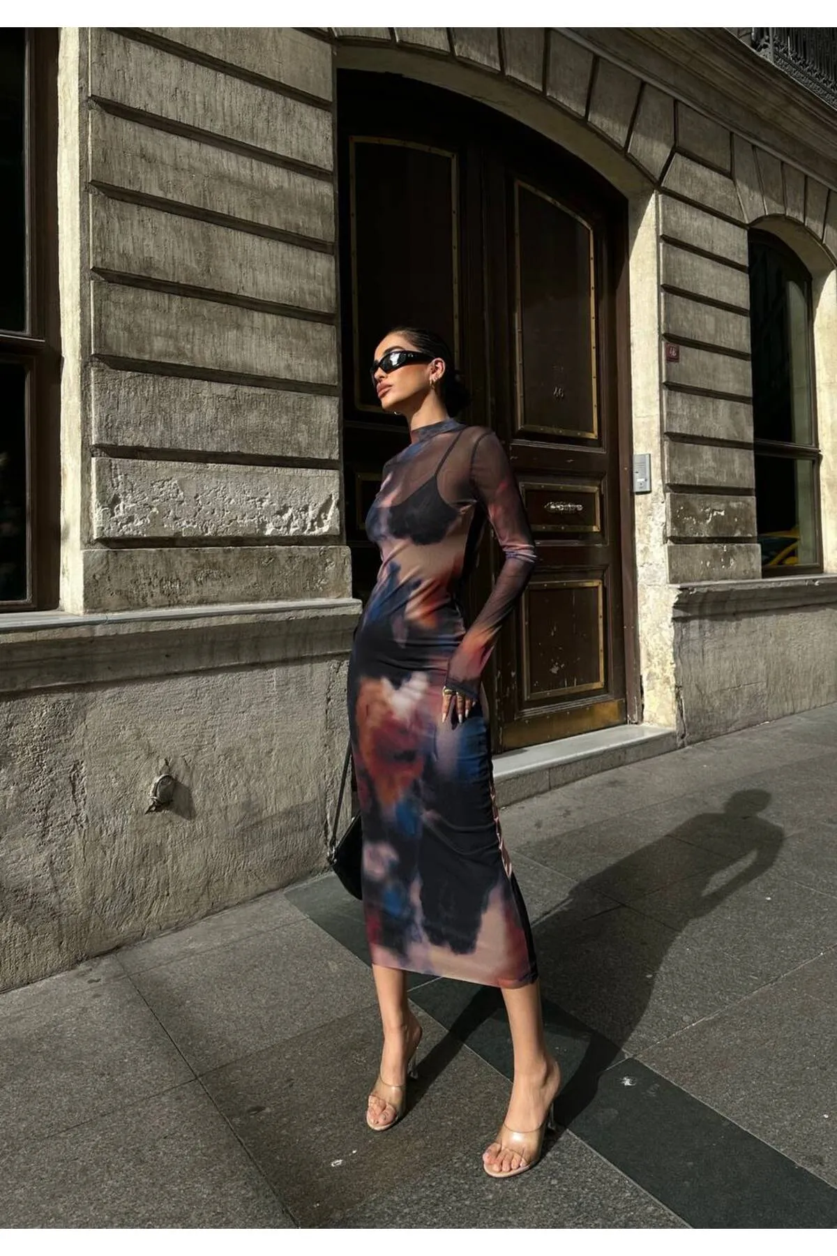 SONREİR  NEUE SAISON: GEFÜTTERT – STRAPLEZ – EINÄRMELIG – WOLKENMUSTER – BLUMEN- UND ROSENMUSTER – MIDI-TÜLLKLEID