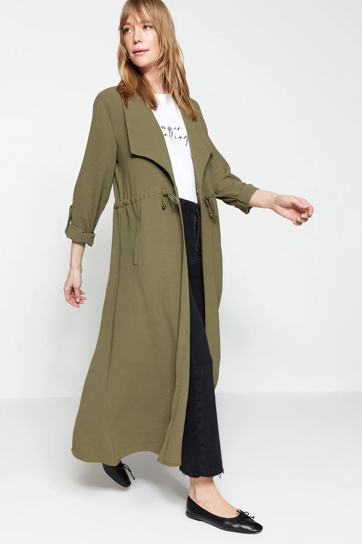Trendyol Modest  Khakifarbene, gewebte Wear-Out-Cap mit Krawattendetails und Ferace TCTSS21CE0400