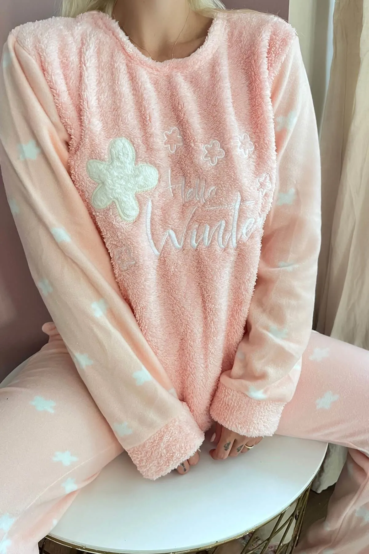 Pijamaevi  Salmon Hello Winter gemustertes Plüsch-Pyjama-Set für Damen