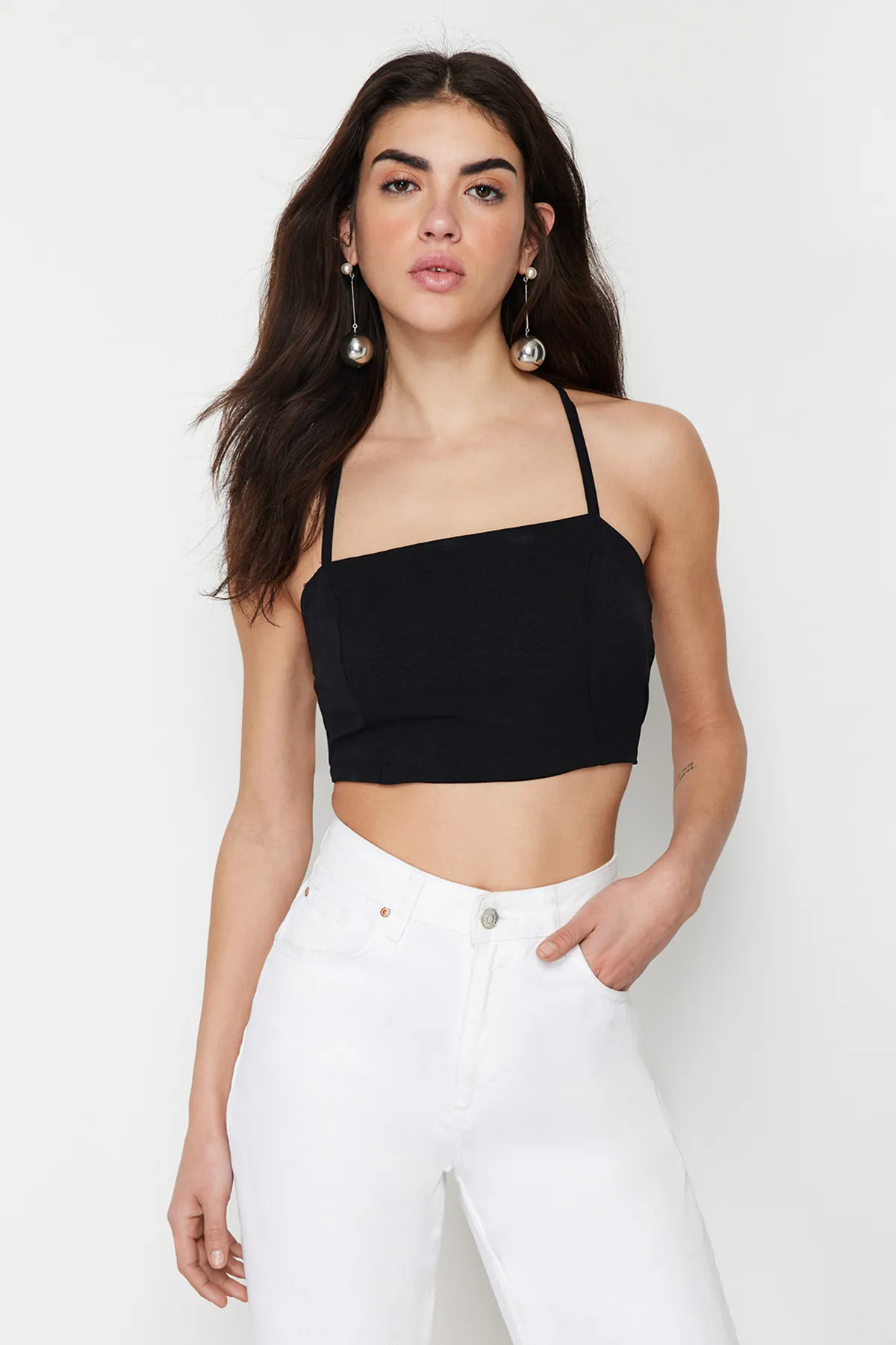 Trendyol Collection  Schwarze, bauchfreie, rückenfreie, gebundene Webbluse TWOSS24BZ00357