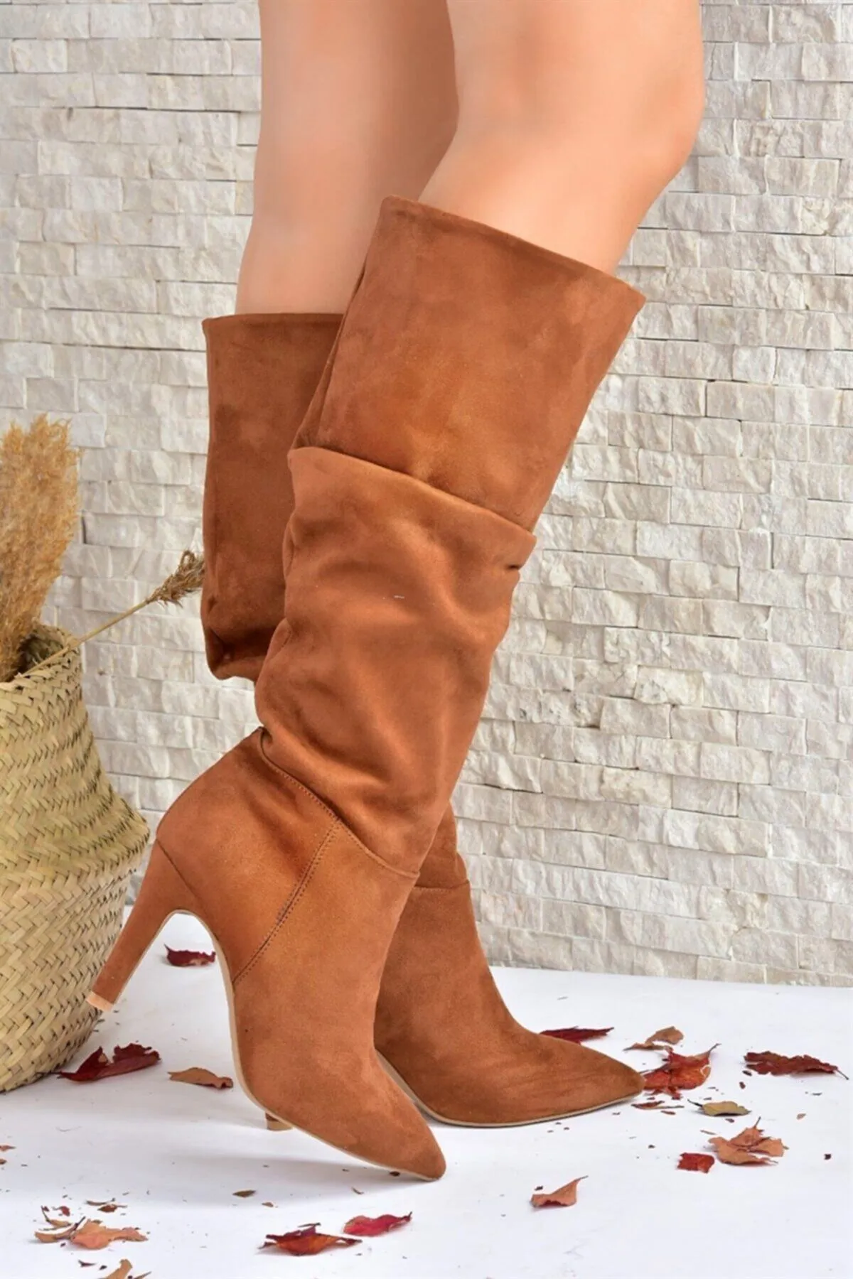 Fox Shoes  Hellbraune Damenstiefel aus Wildleder mit dünnem Absatz L404868002