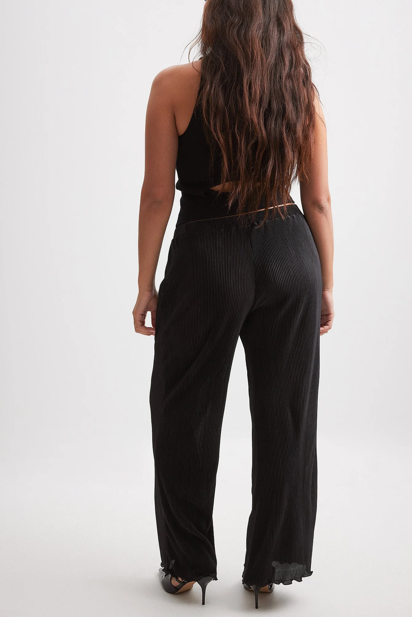 Plissierte Hose mit niedriger Taille